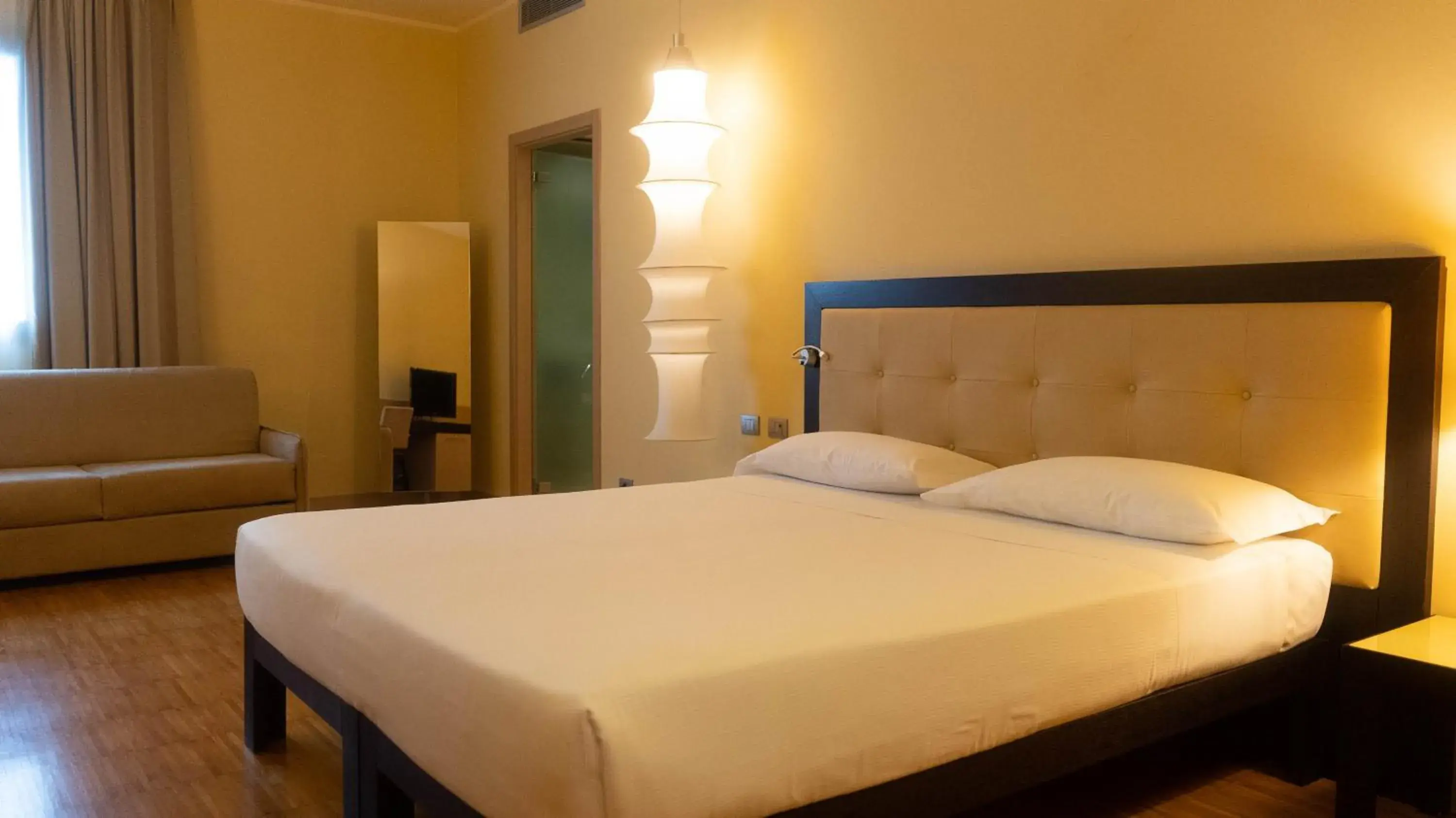 Executive Triple Room in Hotel Cruise Executive Triple Room in Hotel Cruise