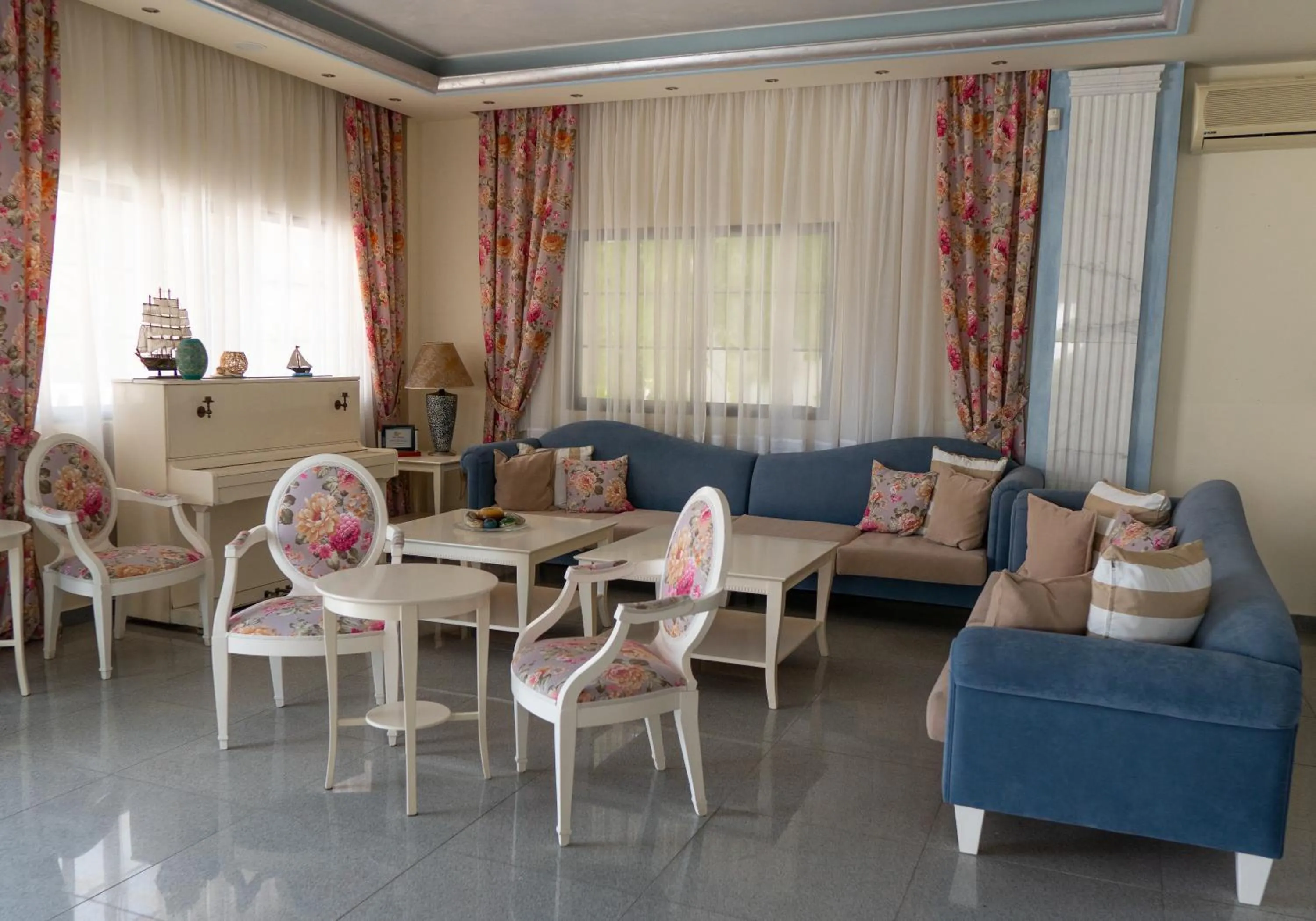 Living room in Olympic Kosmas Hotel- Hanioti