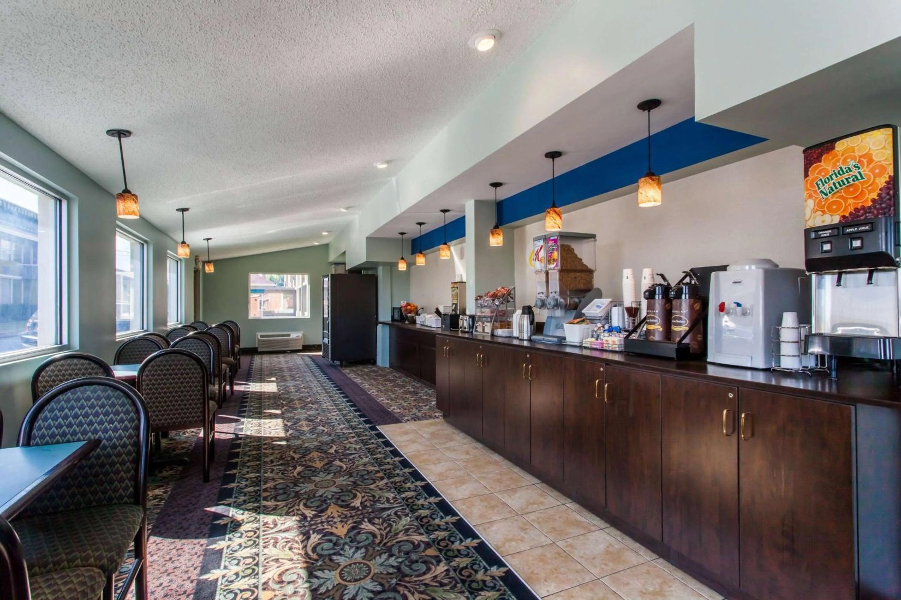 Restaurant/Places to Eat in Super 8 by Wyndham Hamburg