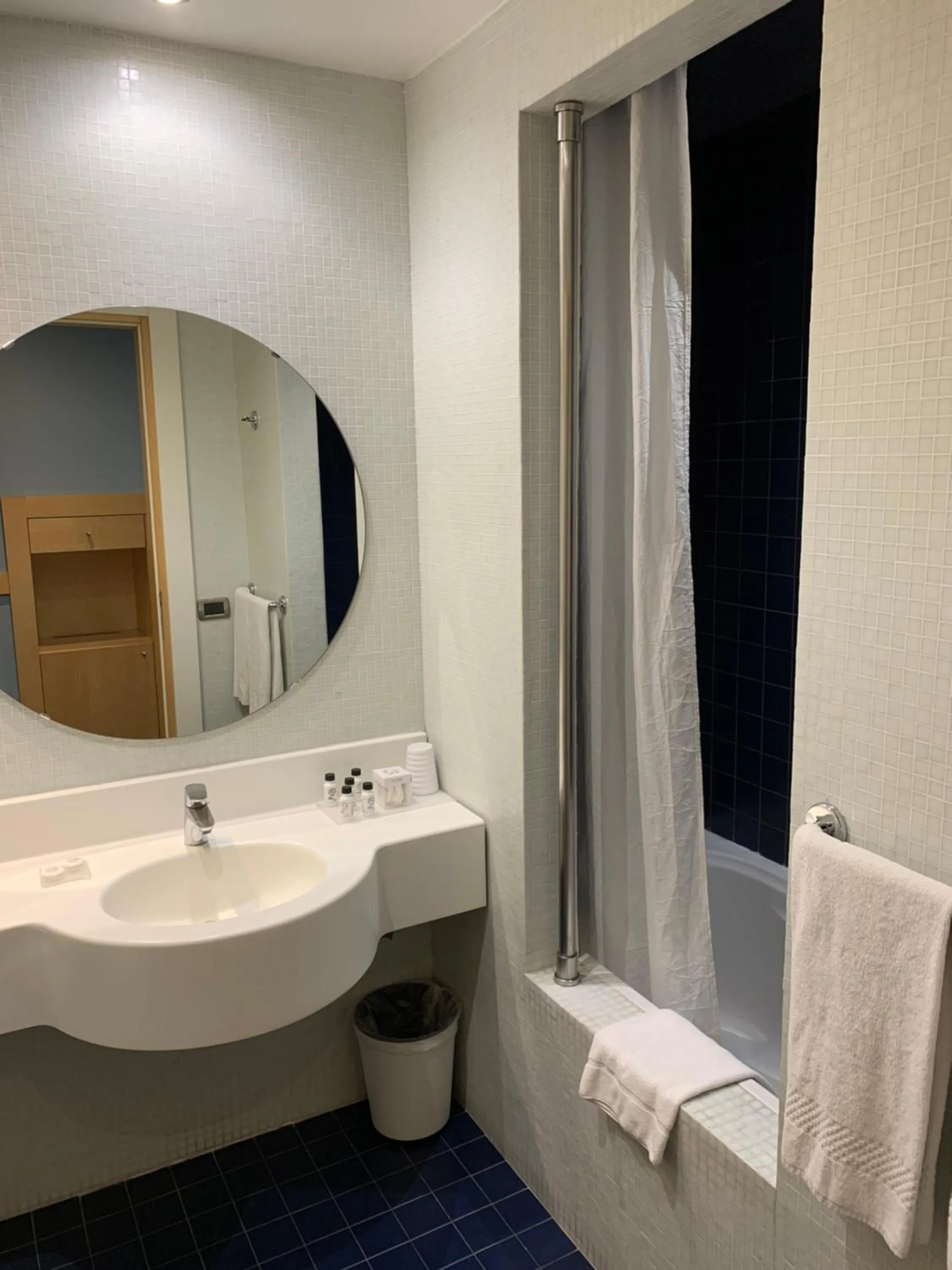 Bathroom in Hotel Abitart