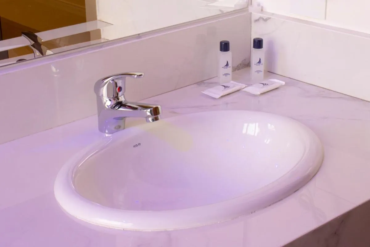 Bathroom in Porto das Asas Park Hotel