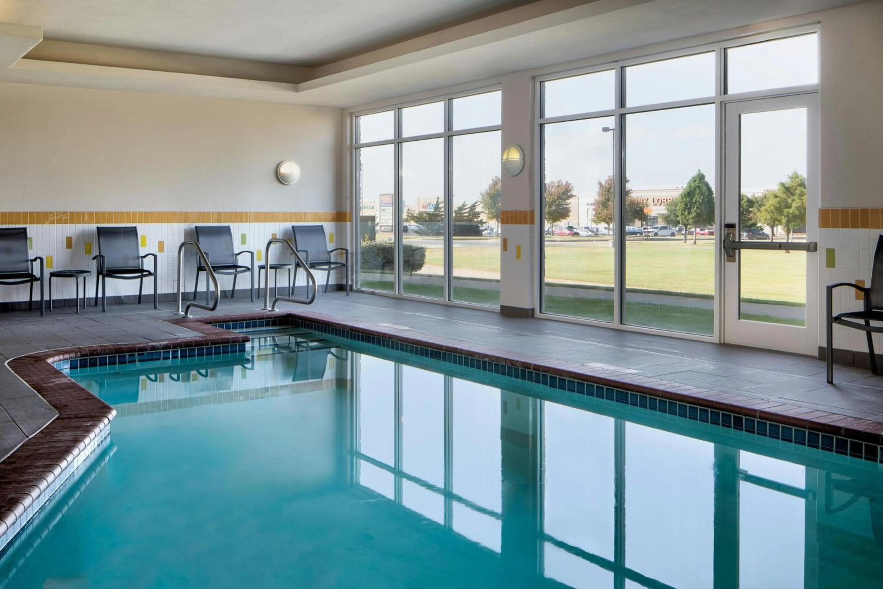 Swimming pool in Fairfield Inn and Suites Oklahoma City Yukon