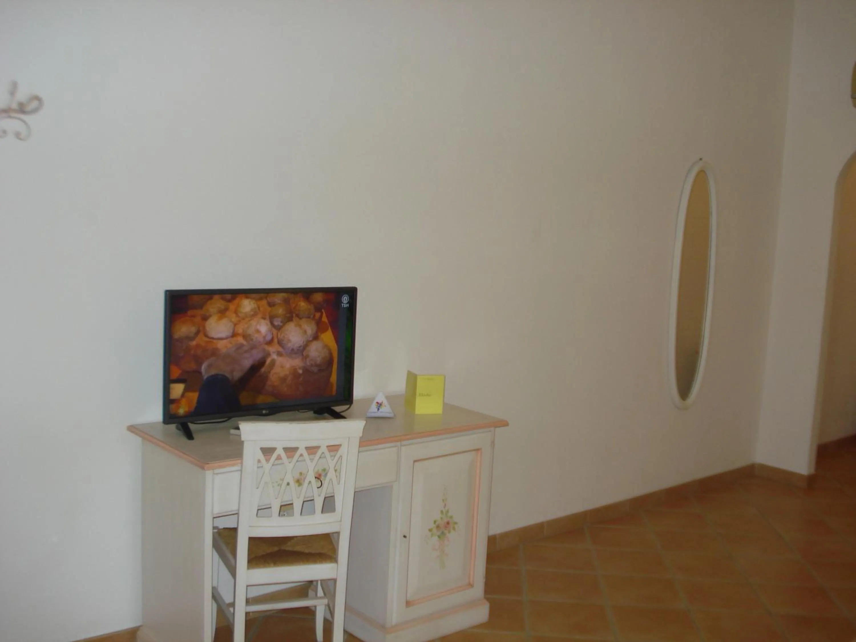 TV and multimedia in Hotel Valkarana Country Relais