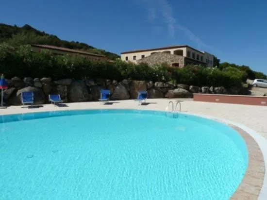 Swimming pool in Hotel Valkarana Country Relais