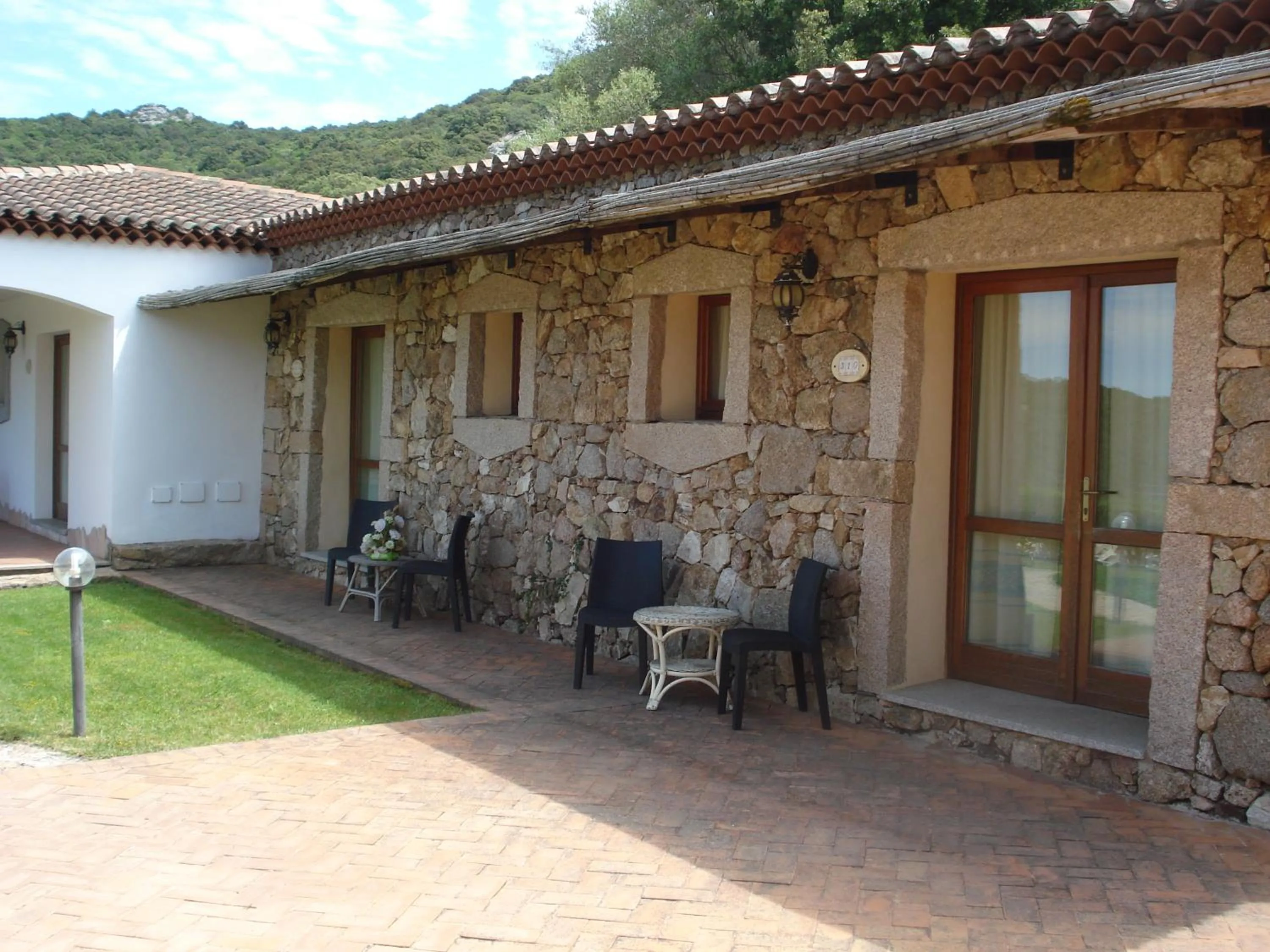 Property building in Hotel Valkarana Country Relais