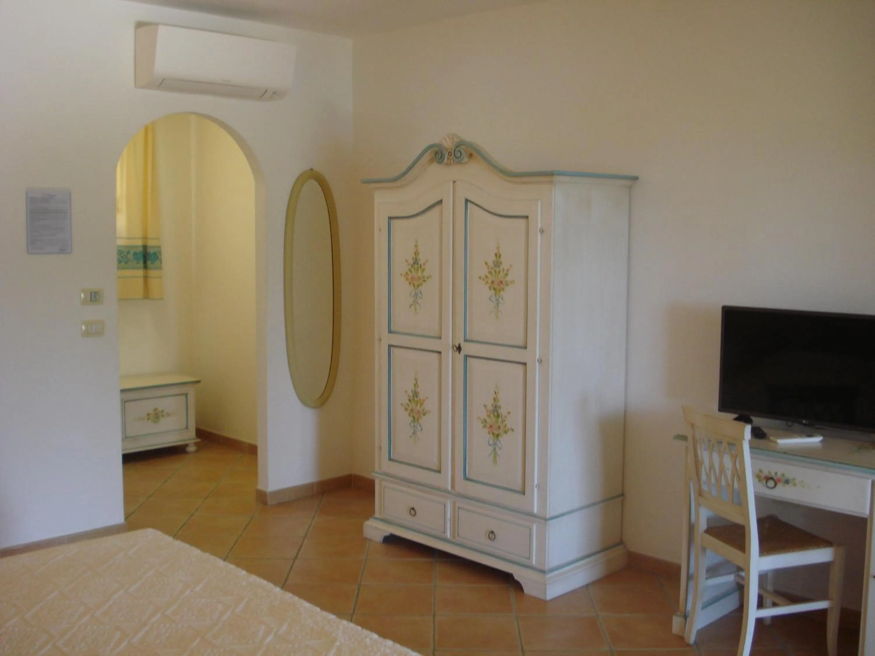 wardrobe in Hotel Valkarana Country Relais