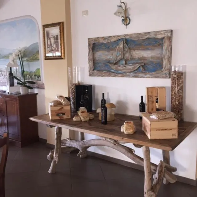 Restaurant/places to eat in Hotel Valkarana Country Relais