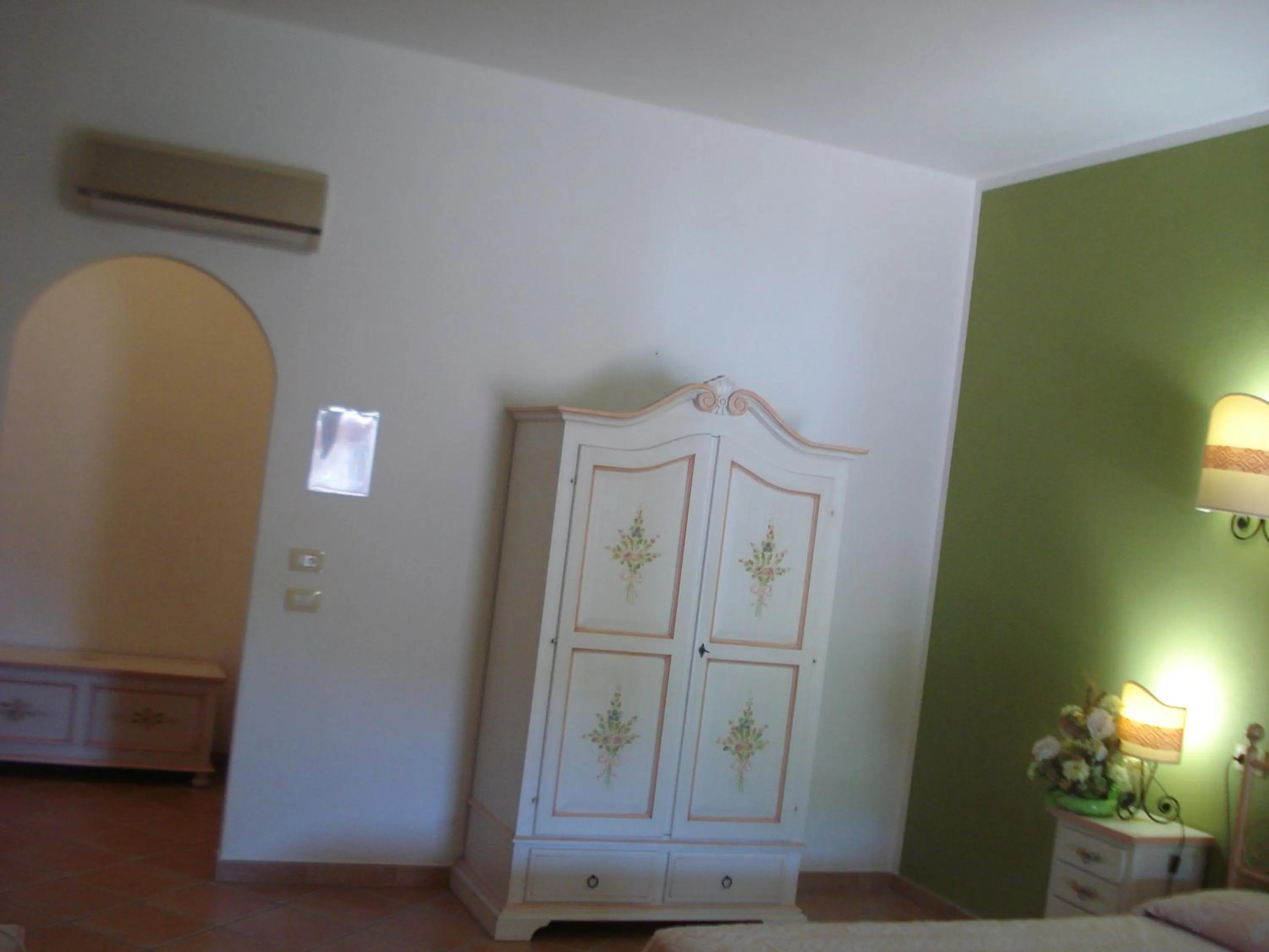 wardrobe in Hotel Valkarana Country Relais