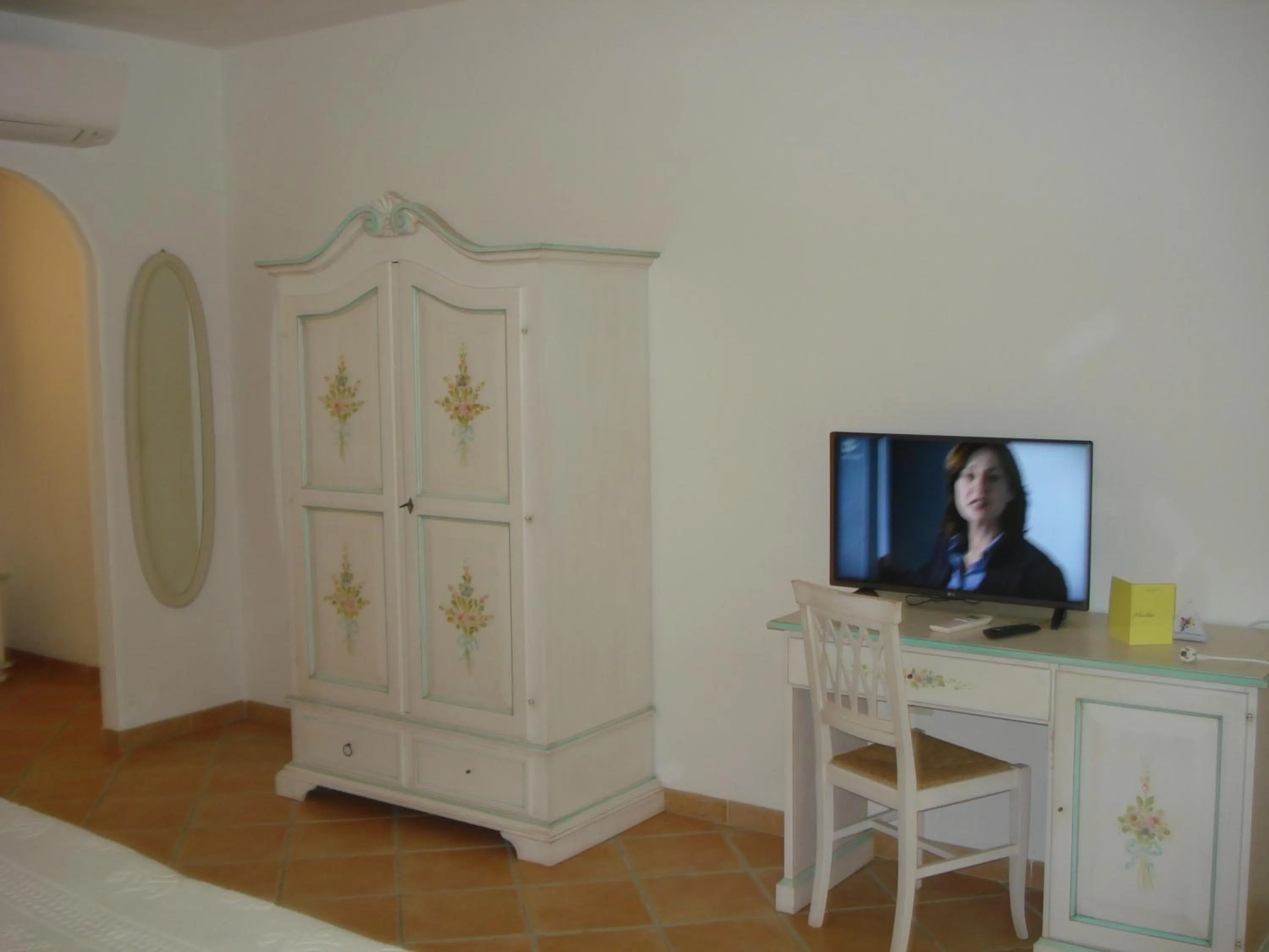 TV and multimedia in Hotel Valkarana Country Relais