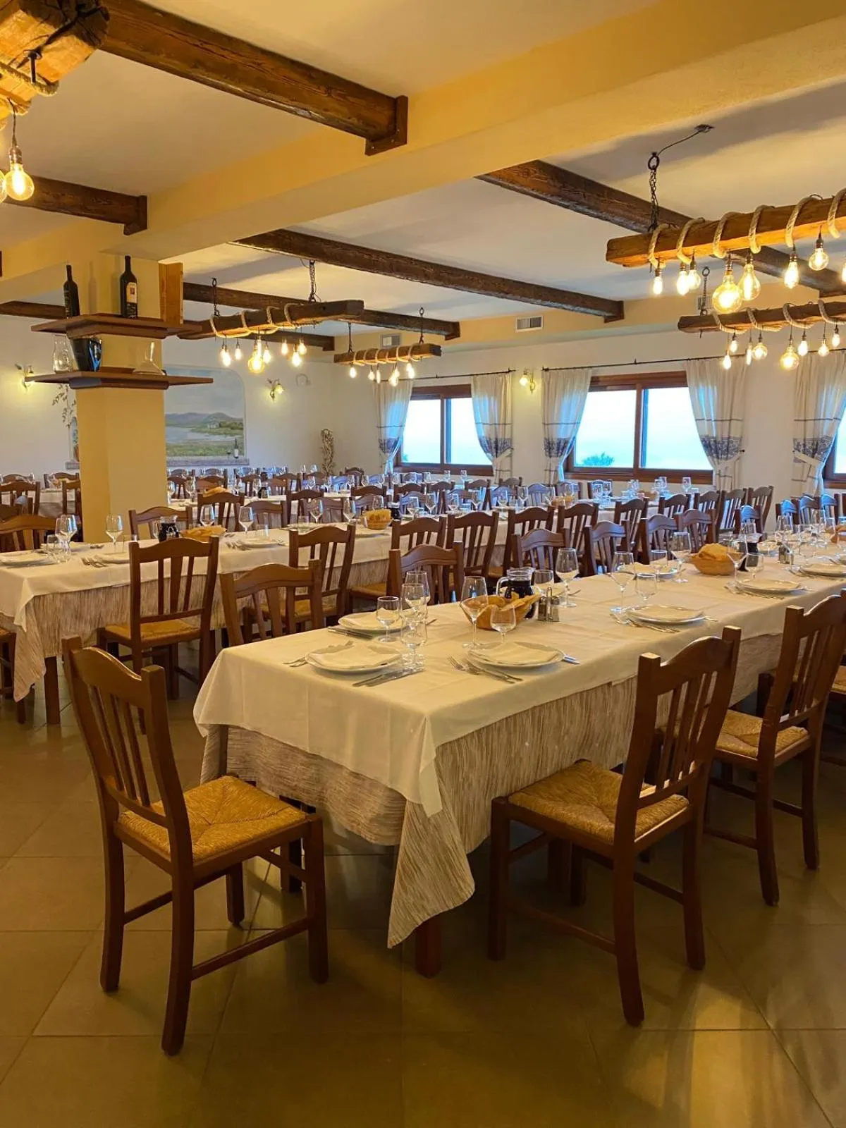 Restaurant/places to eat in Hotel Valkarana Country Relais