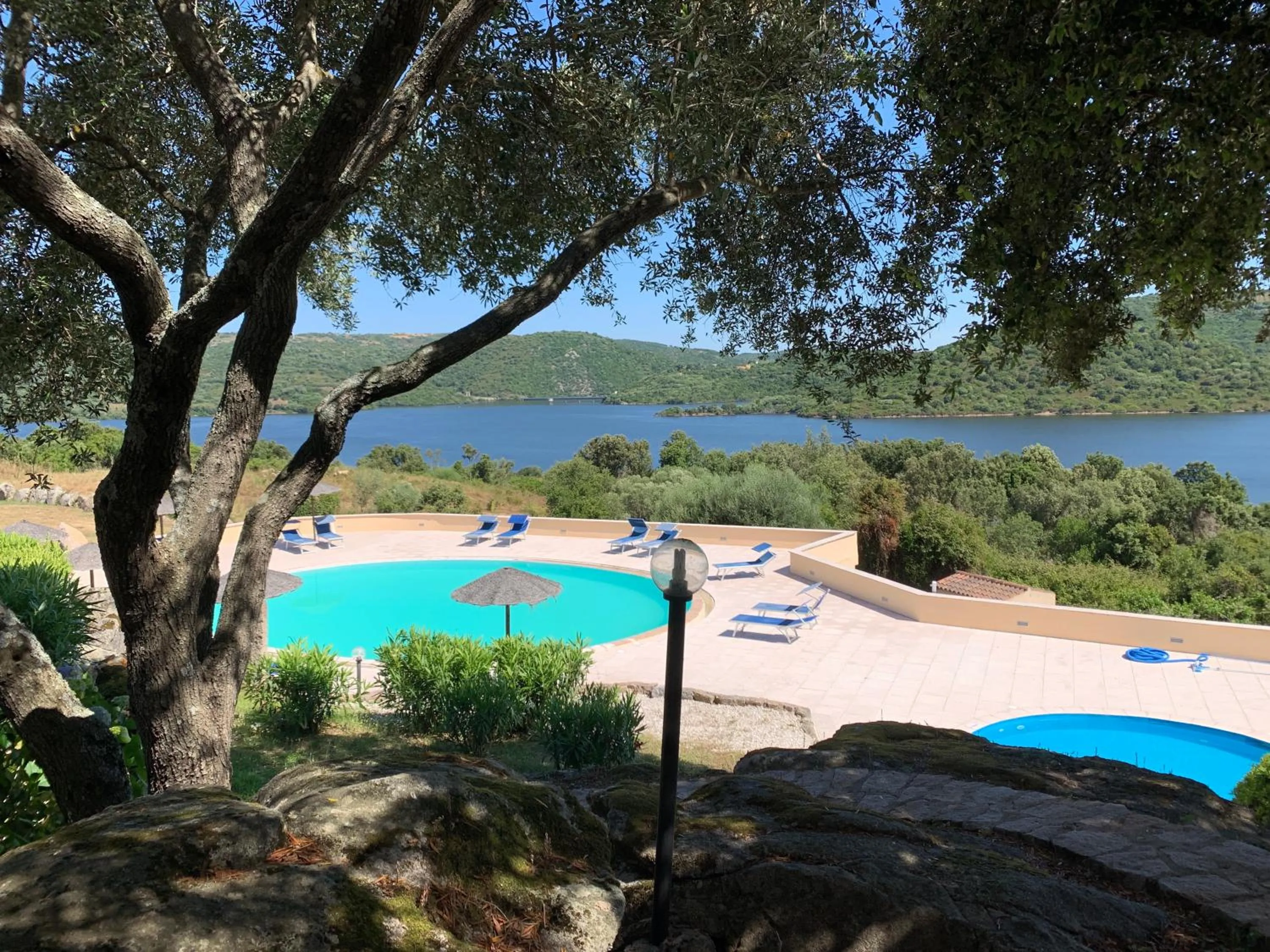 Swimming pool in Hotel Valkarana Country Relais