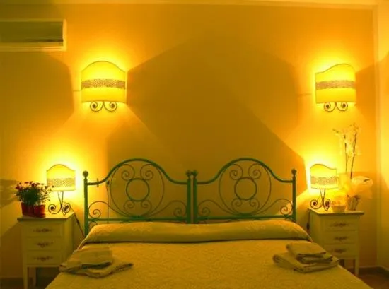 Bedroom in Hotel Valkarana Country Relais