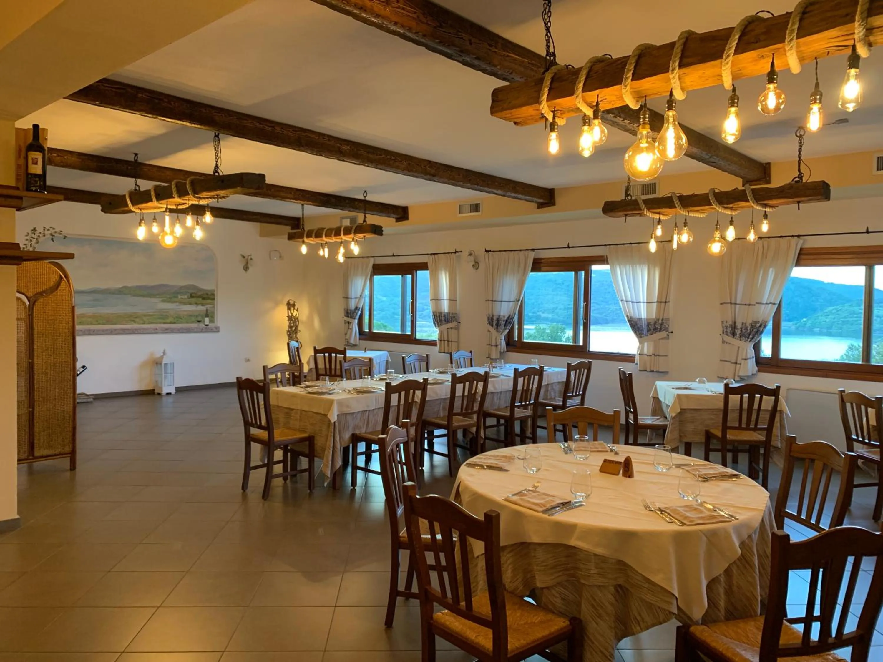 Restaurant/places to eat in Hotel Valkarana Country Relais