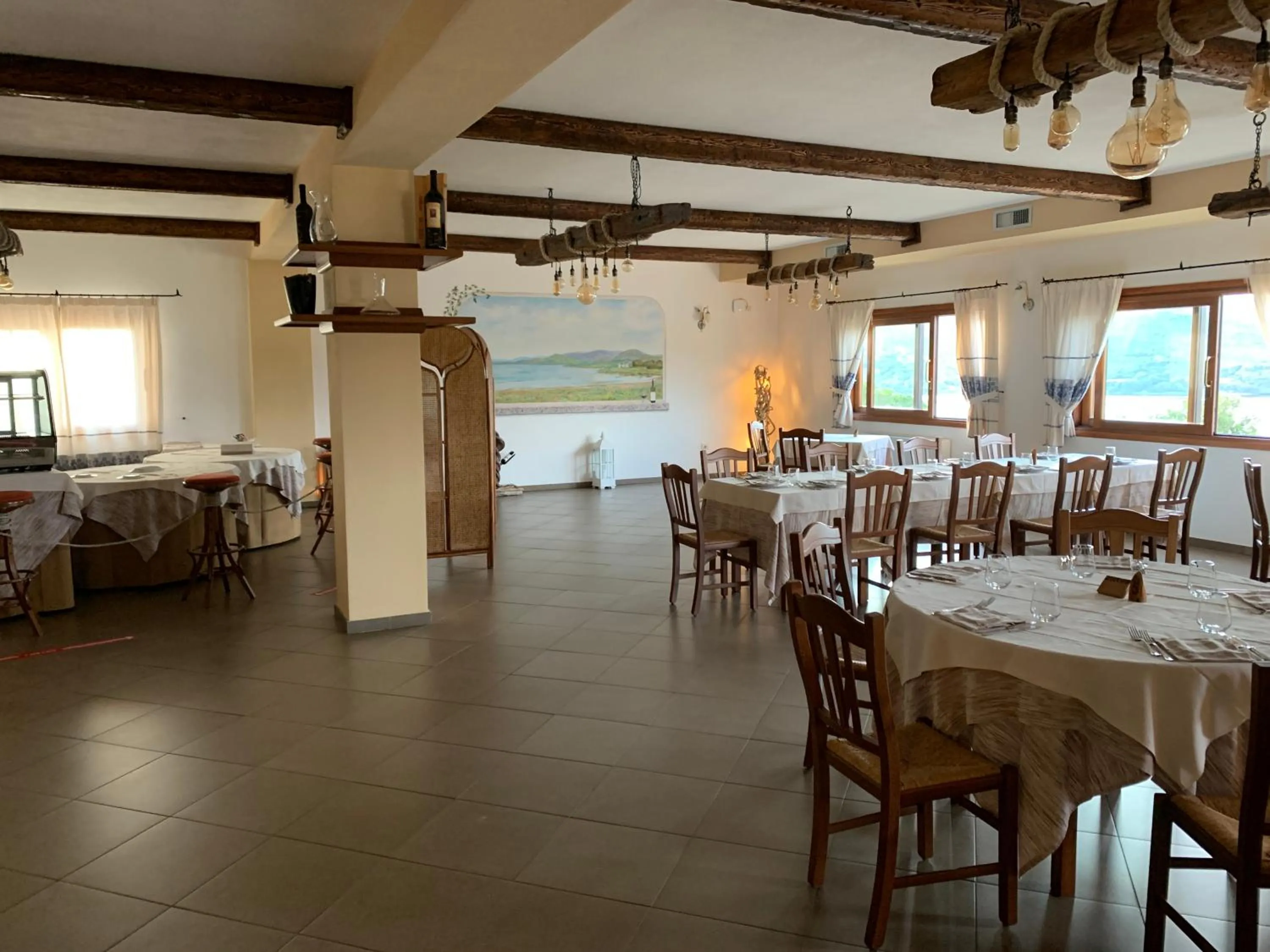 Restaurant/places to eat in Hotel Valkarana Country Relais
