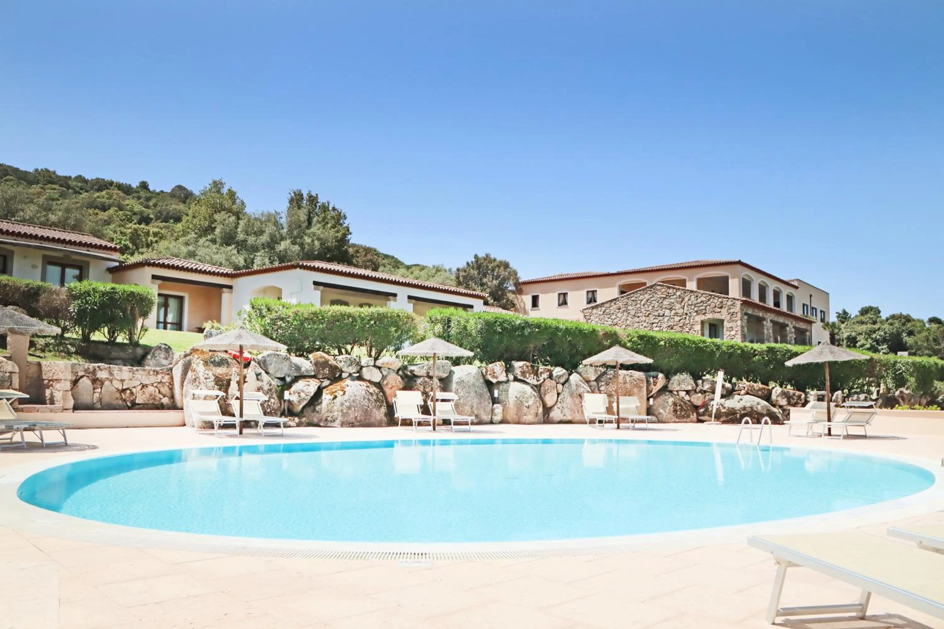 Swimming pool in Hotel Valkarana Country Relais