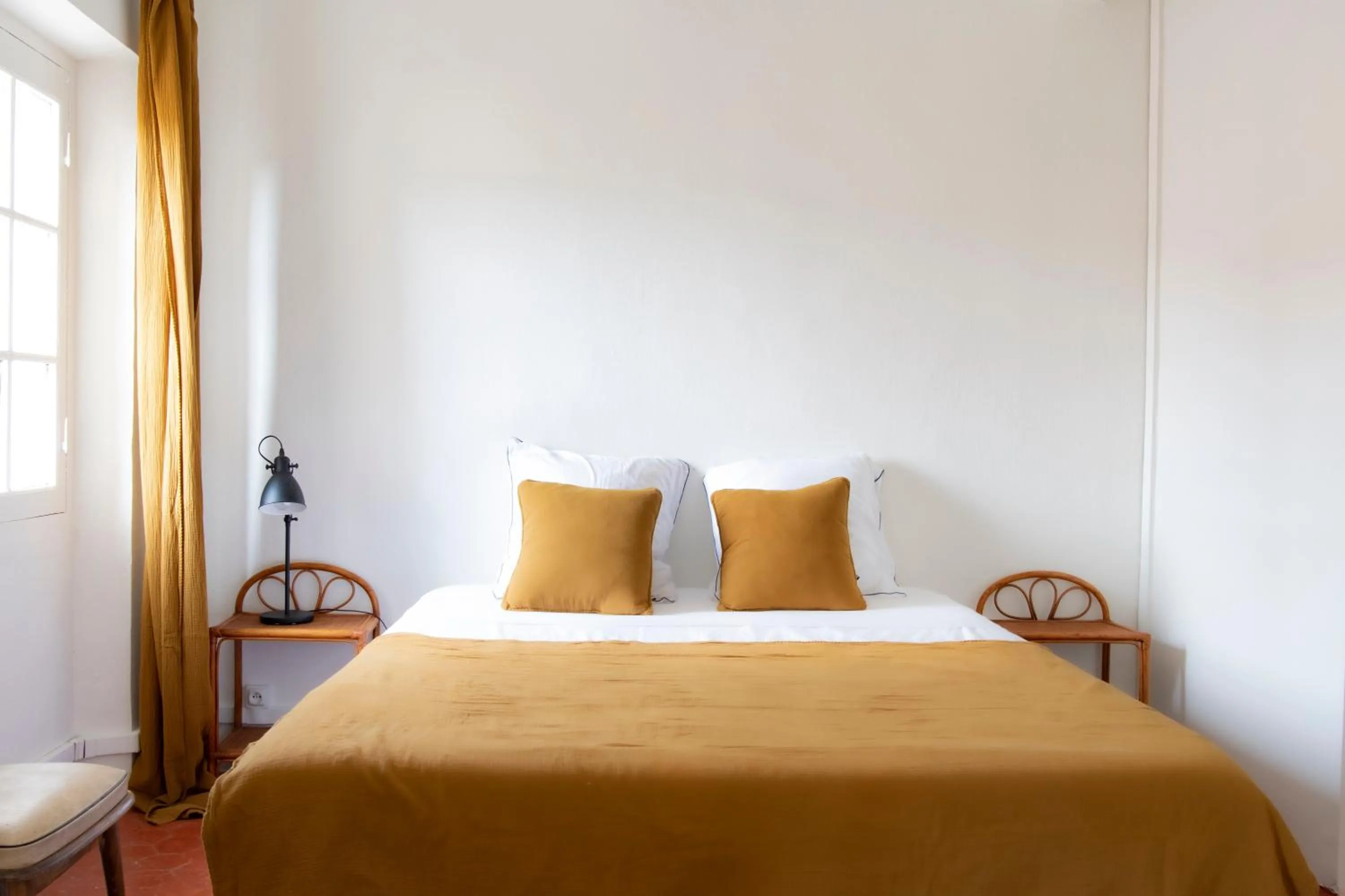 Bedroom, Bed in Maison Sumiane - Maison d hotes et locations avec piscine