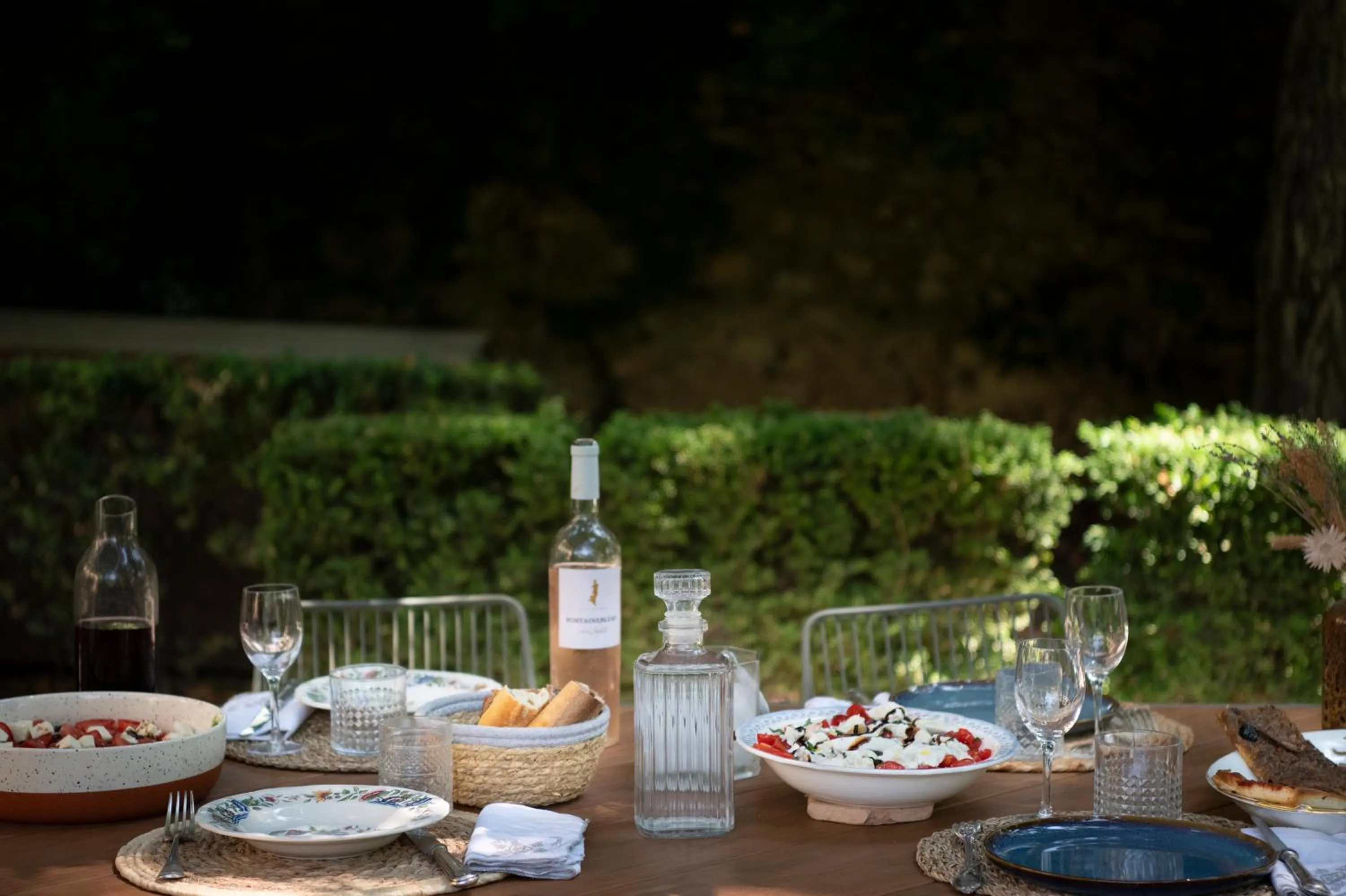 Restaurant/places to eat in Maison Sumiane - Maison d hotes et locations avec piscine