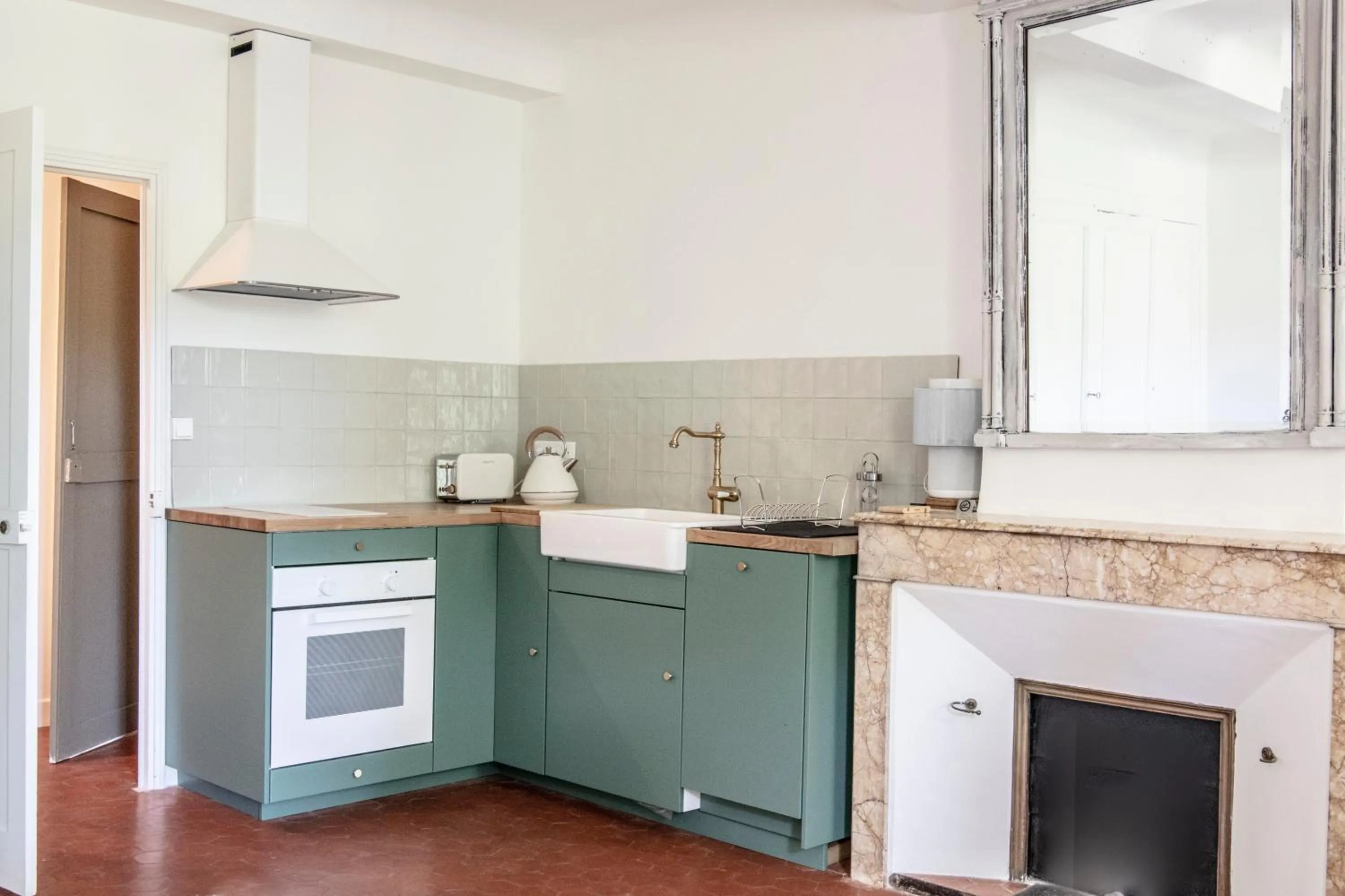 kitchen in Maison Sumiane - Maison d hotes et locations avec piscine