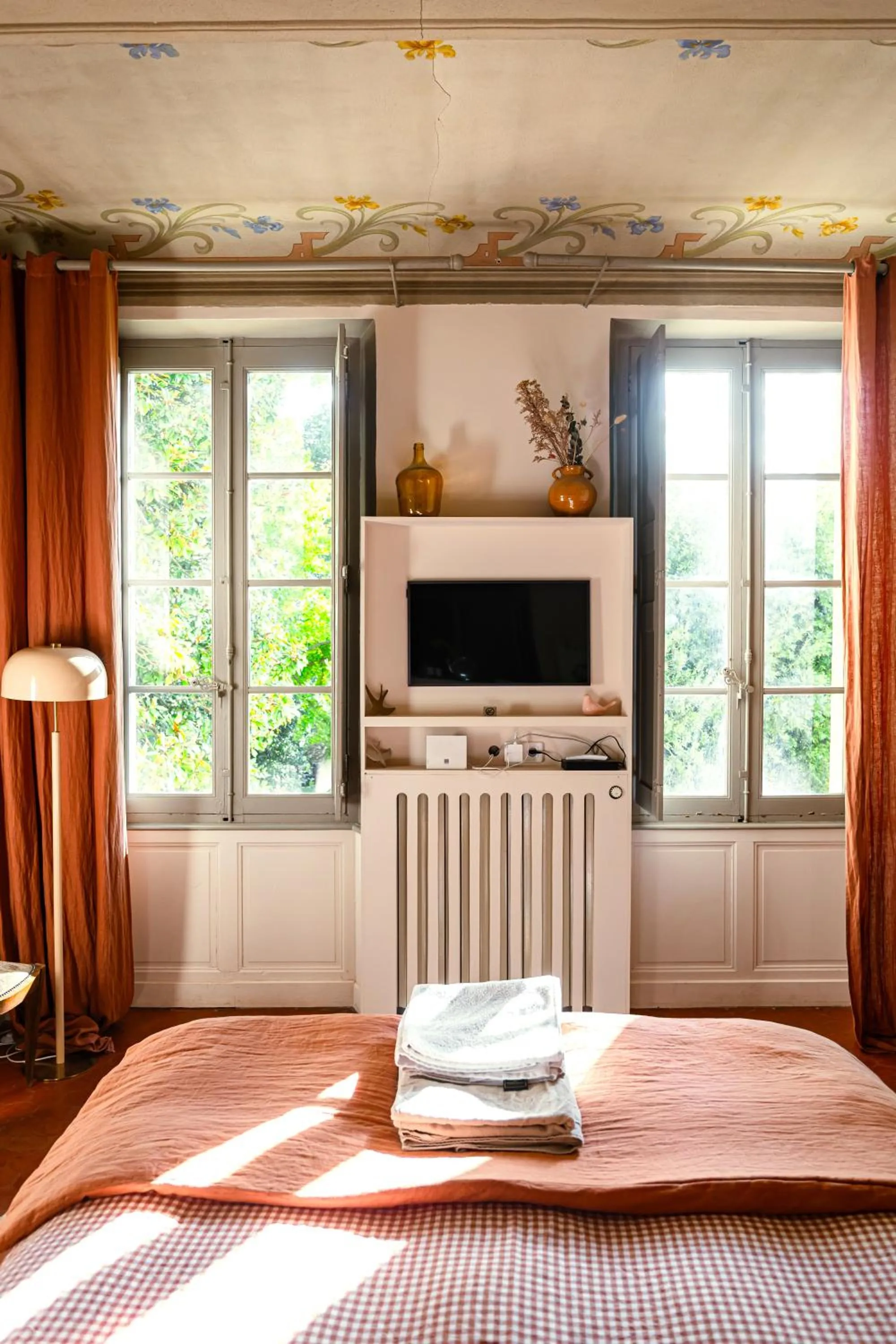 Bedroom, Bed in Maison Sumiane - Maison d hotes et locations avec piscine