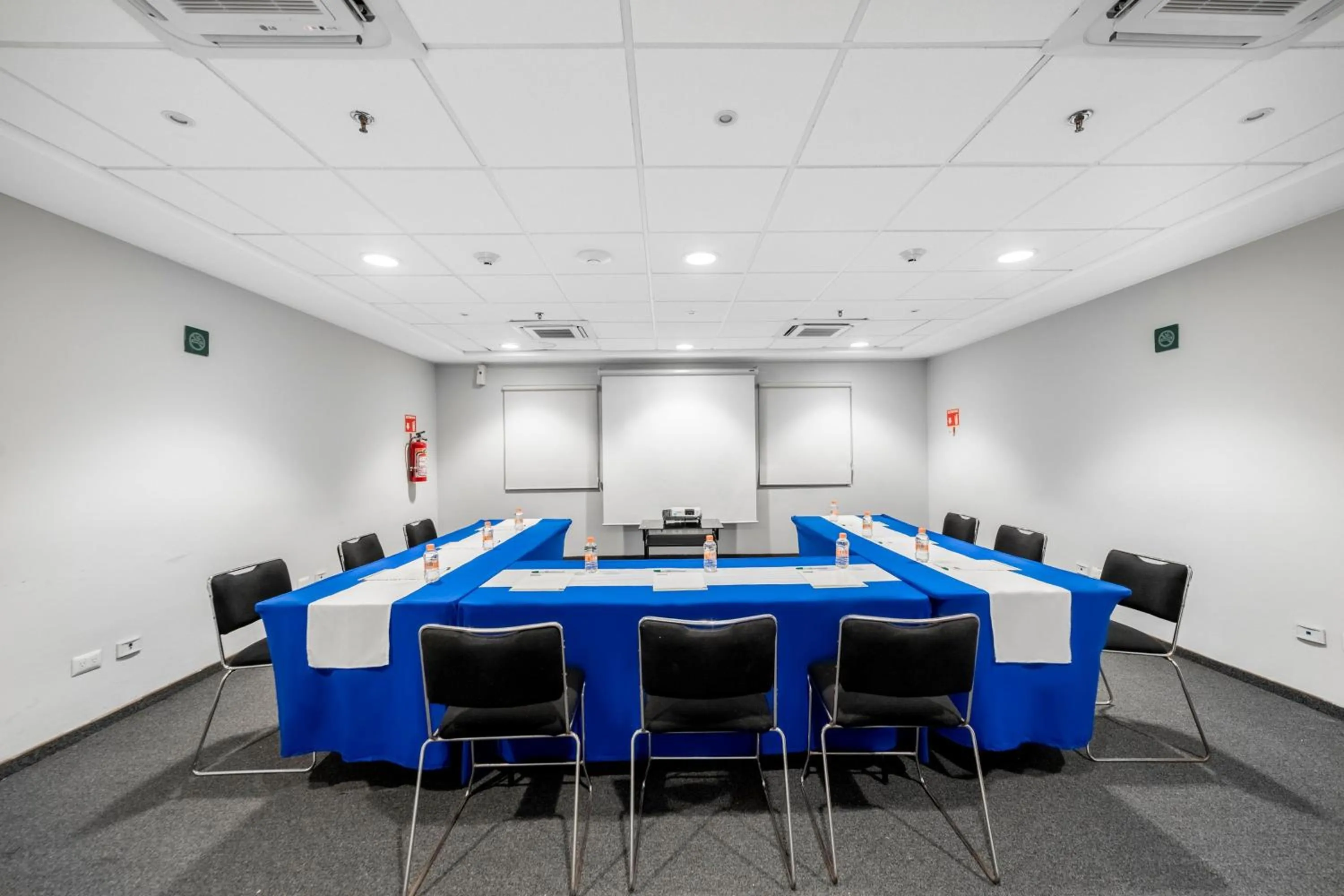Meeting/conference room in City Express Junior by Marriott Ciudad del Carmen