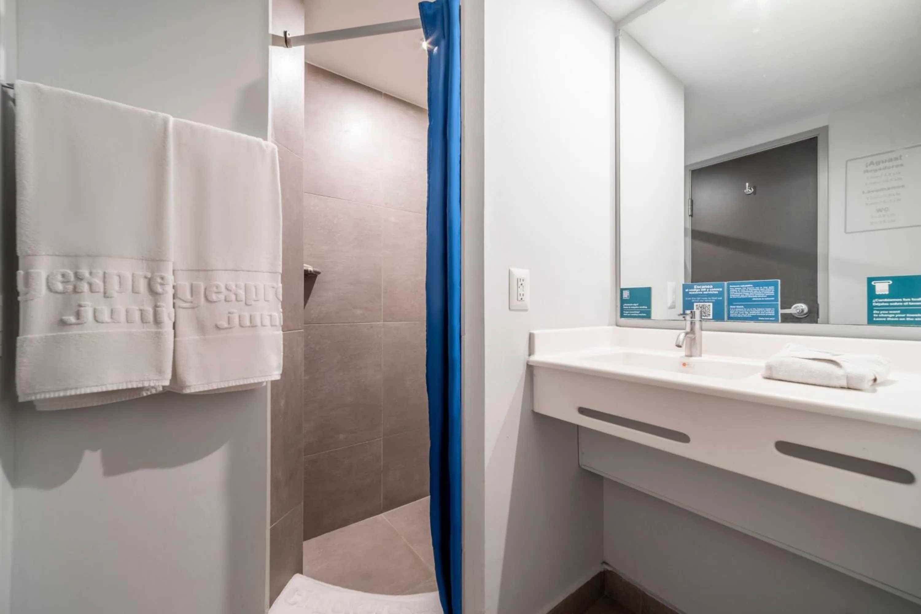 Bathroom in City Express Junior by Marriott Ciudad del Carmen