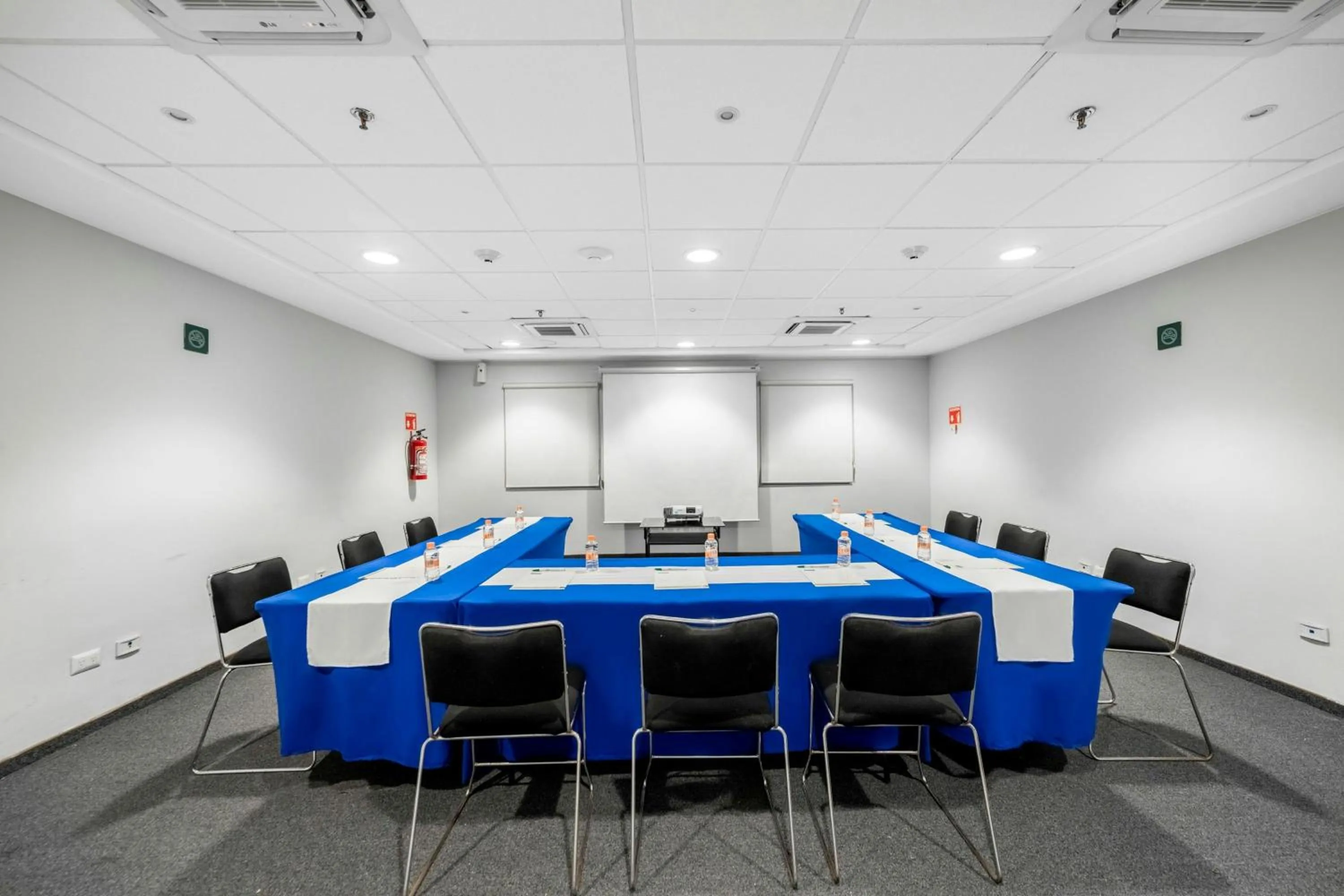 Meeting/conference room in City Express Junior by Marriott Ciudad del Carmen