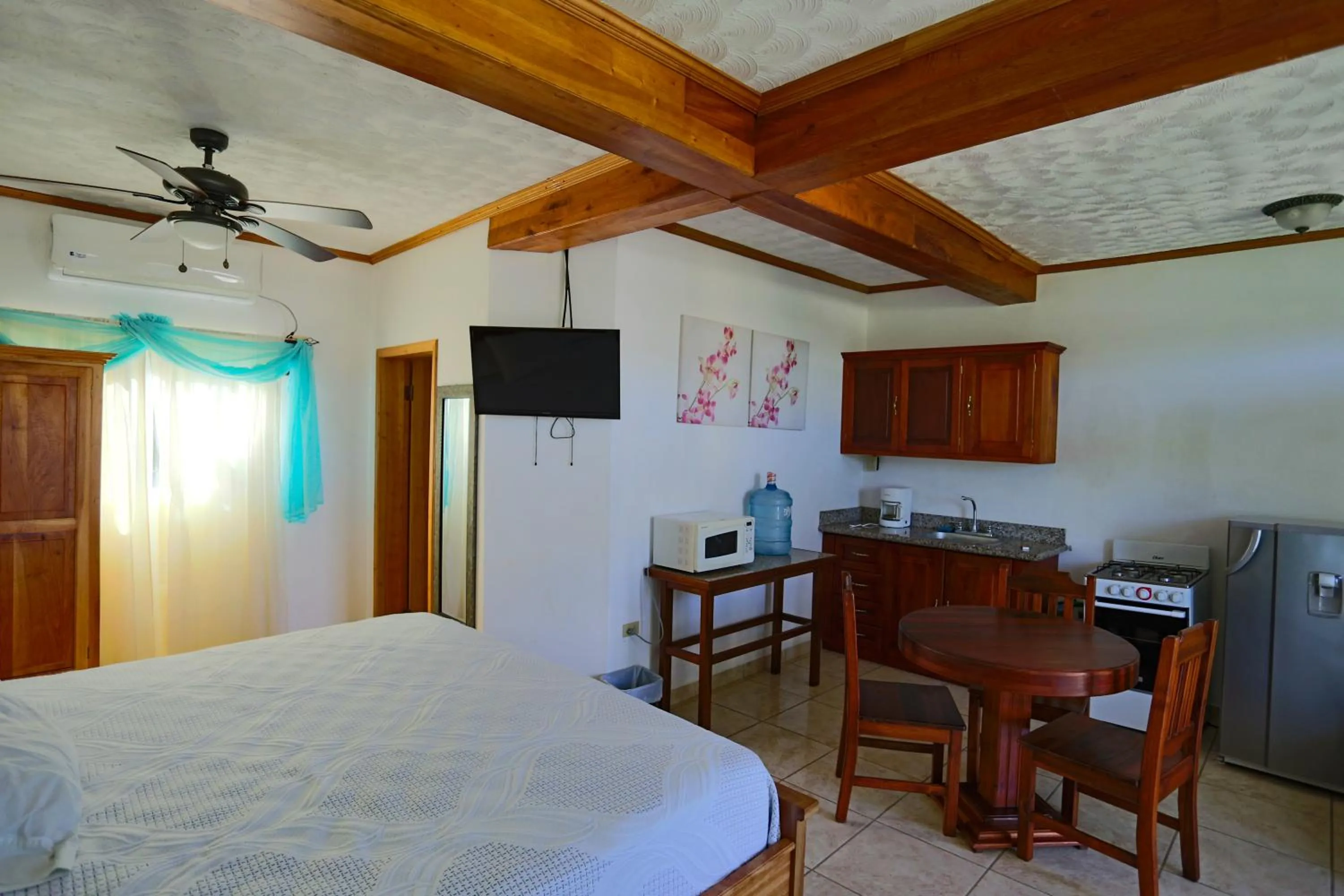 Bedroom, Bed in Fosters West Bay Resort