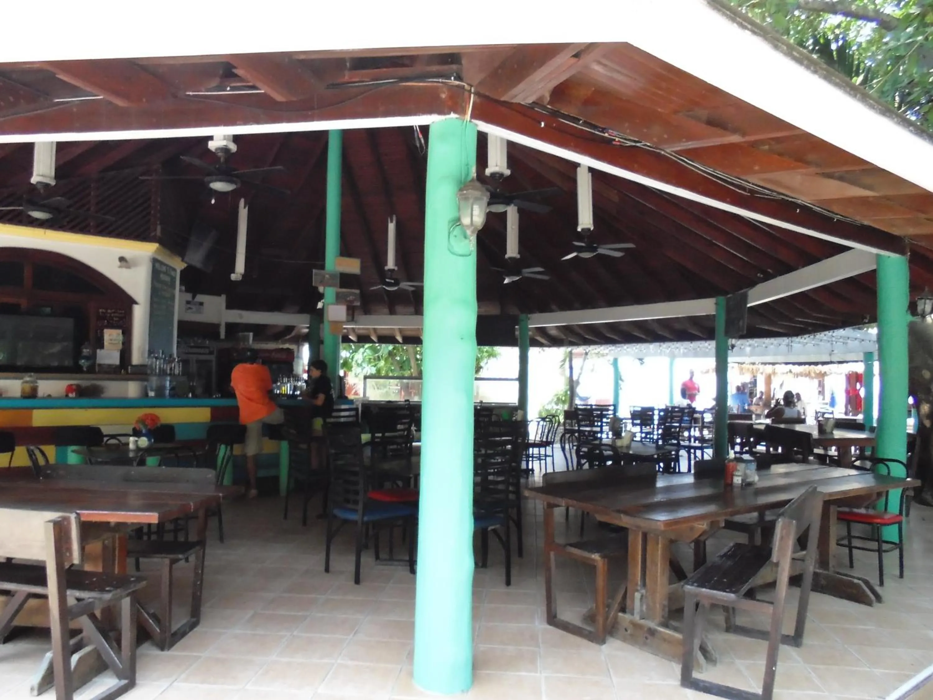 Restaurant/places to eat in Fosters West Bay Resort