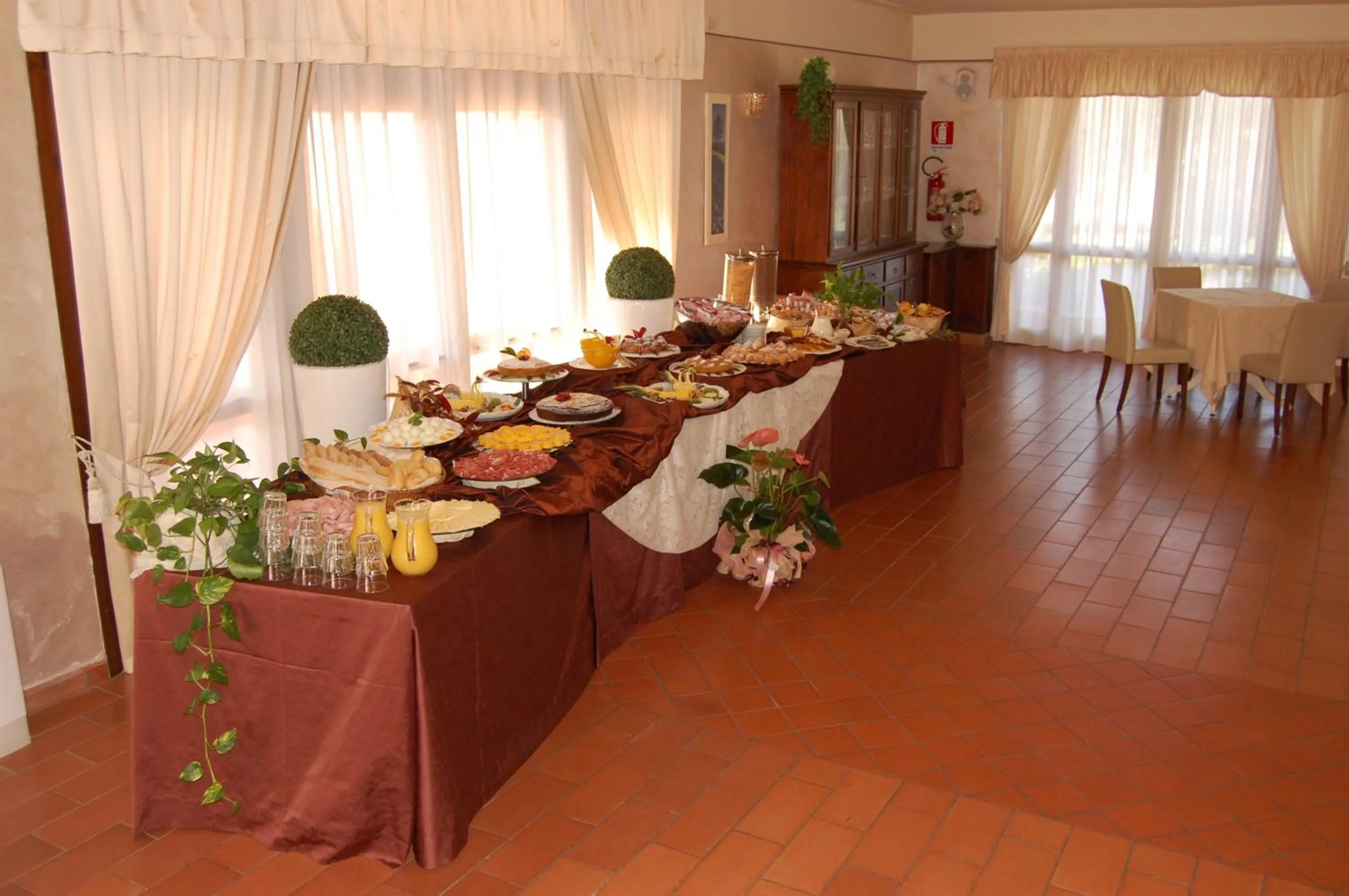 Buffet breakfast in Hotel Borgo degli Olivi