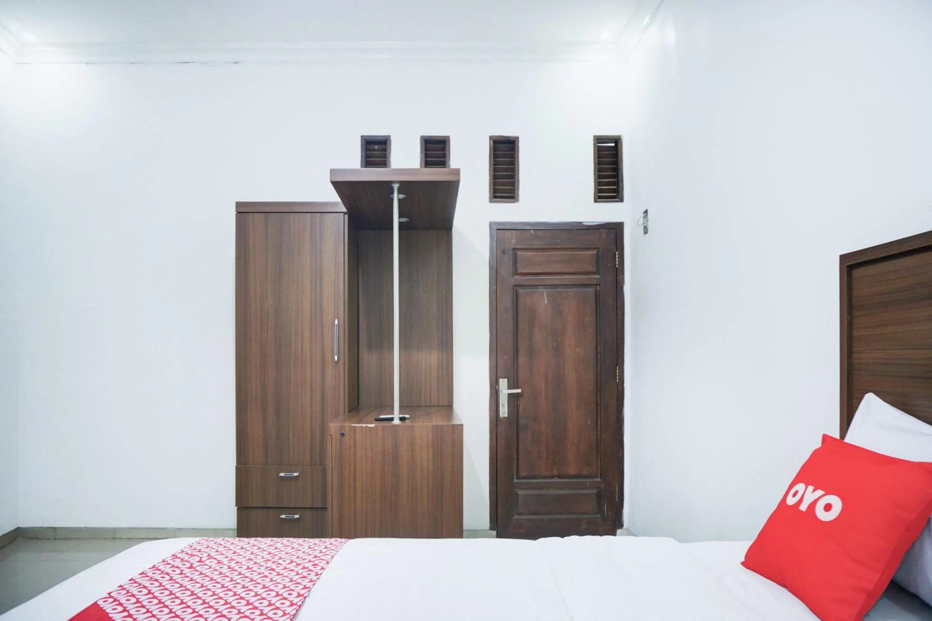 Bedroom, Bed in Hotel O Teluk Betung Near Water Park Lembah Hijau Formerly Kanajiwa Guesthouse 1