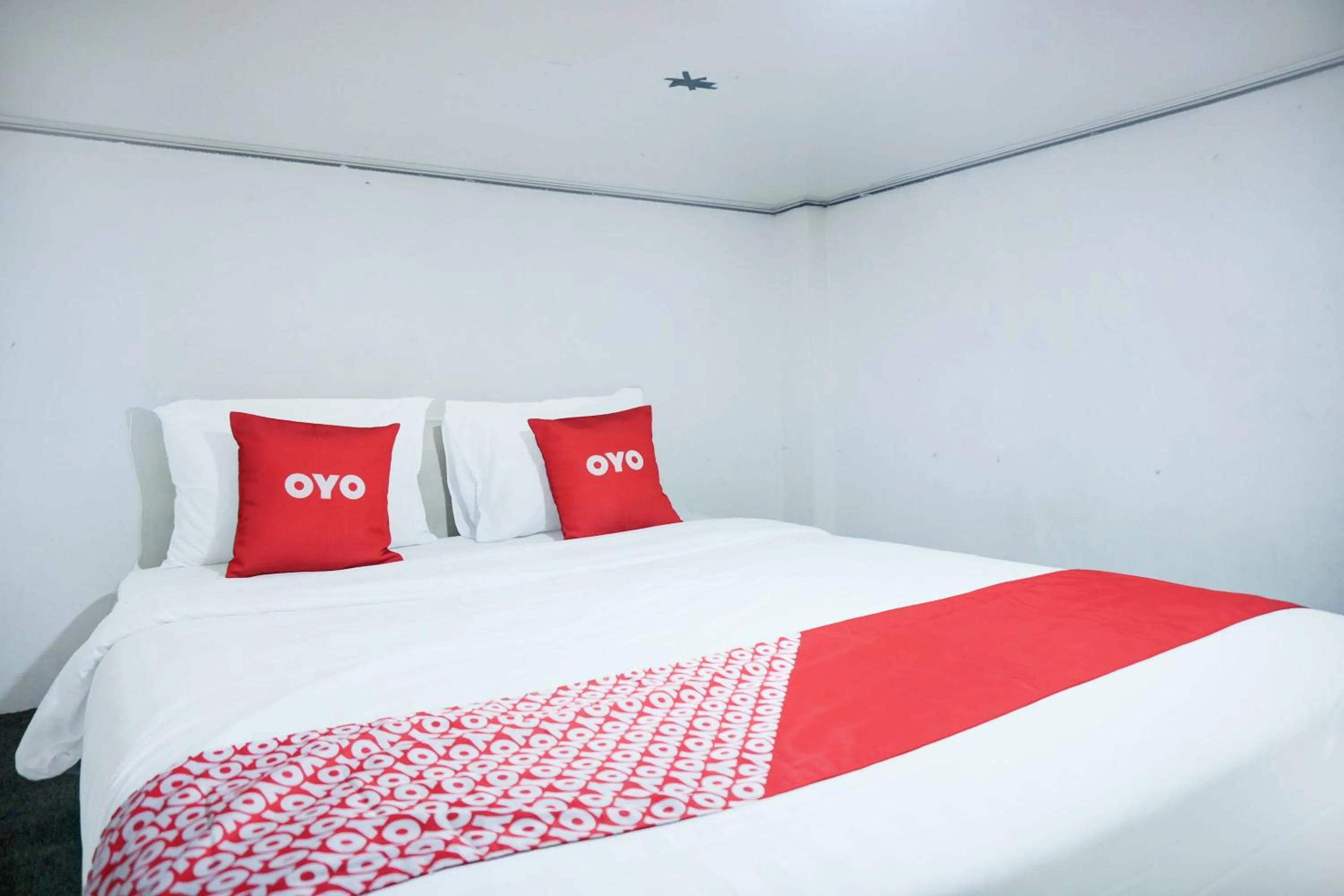 Bedroom, Bed in Hotel O Teluk Betung Near Water Park Lembah Hijau Formerly Kanajiwa Guesthouse 1