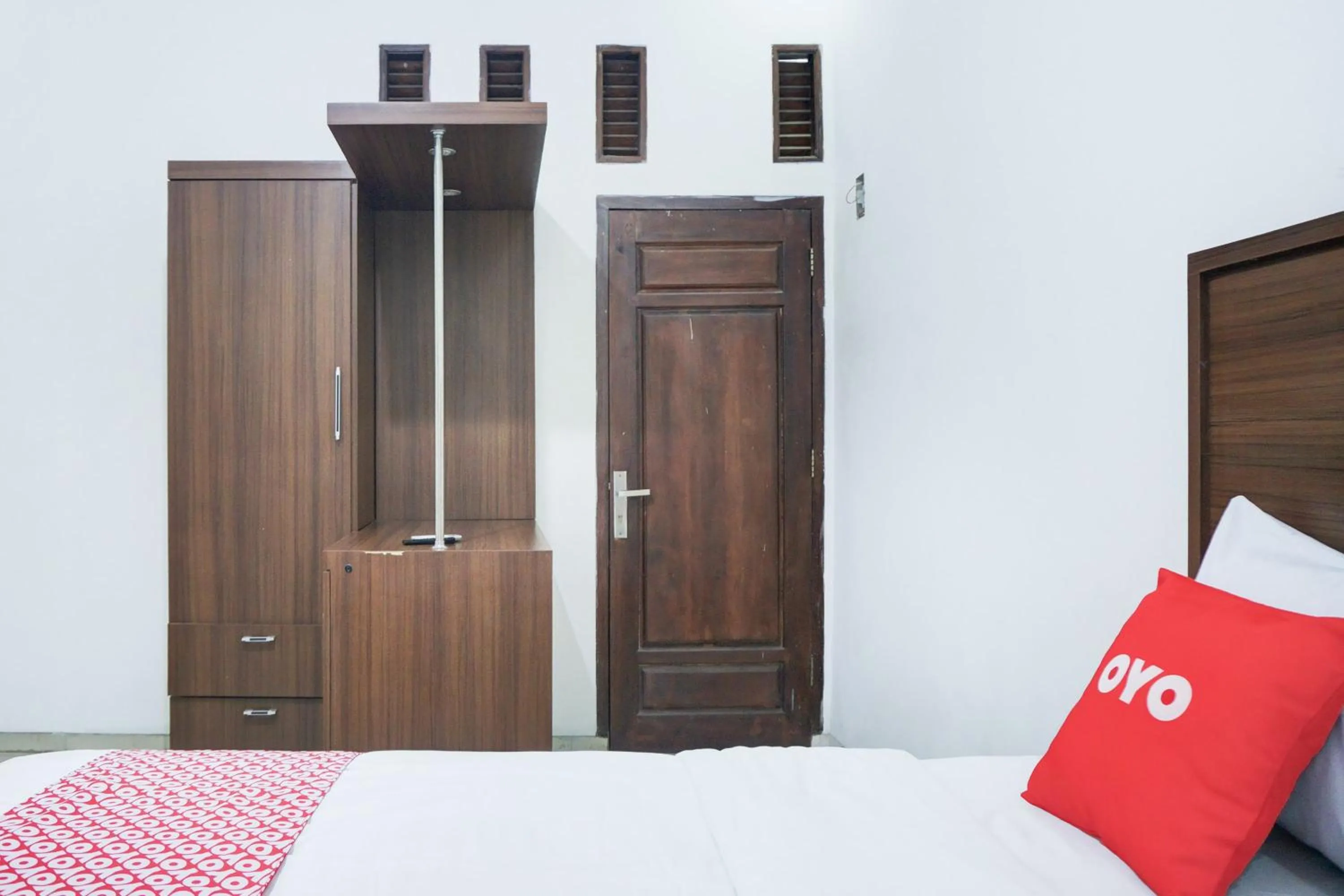 Bedroom, Bed in Hotel O Teluk Betung Near Water Park Lembah Hijau Formerly Kanajiwa Guesthouse 1