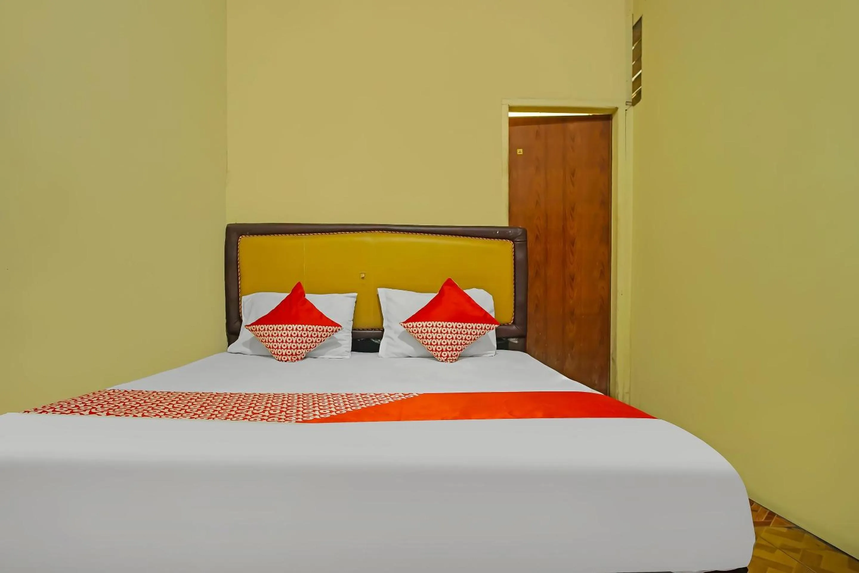 Bedroom, Bed in Hotel O Sidikalang Near KEJAKSAAN NEGERI DAIRI