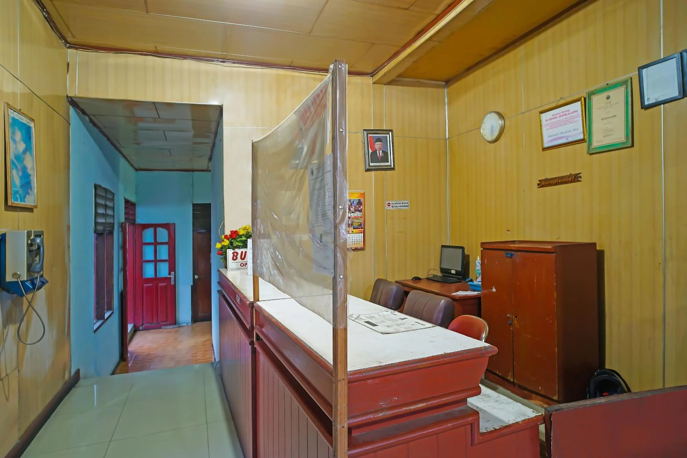 Lobby or reception, Bed in Hotel O Sidikalang Near KEJAKSAAN NEGERI DAIRI
