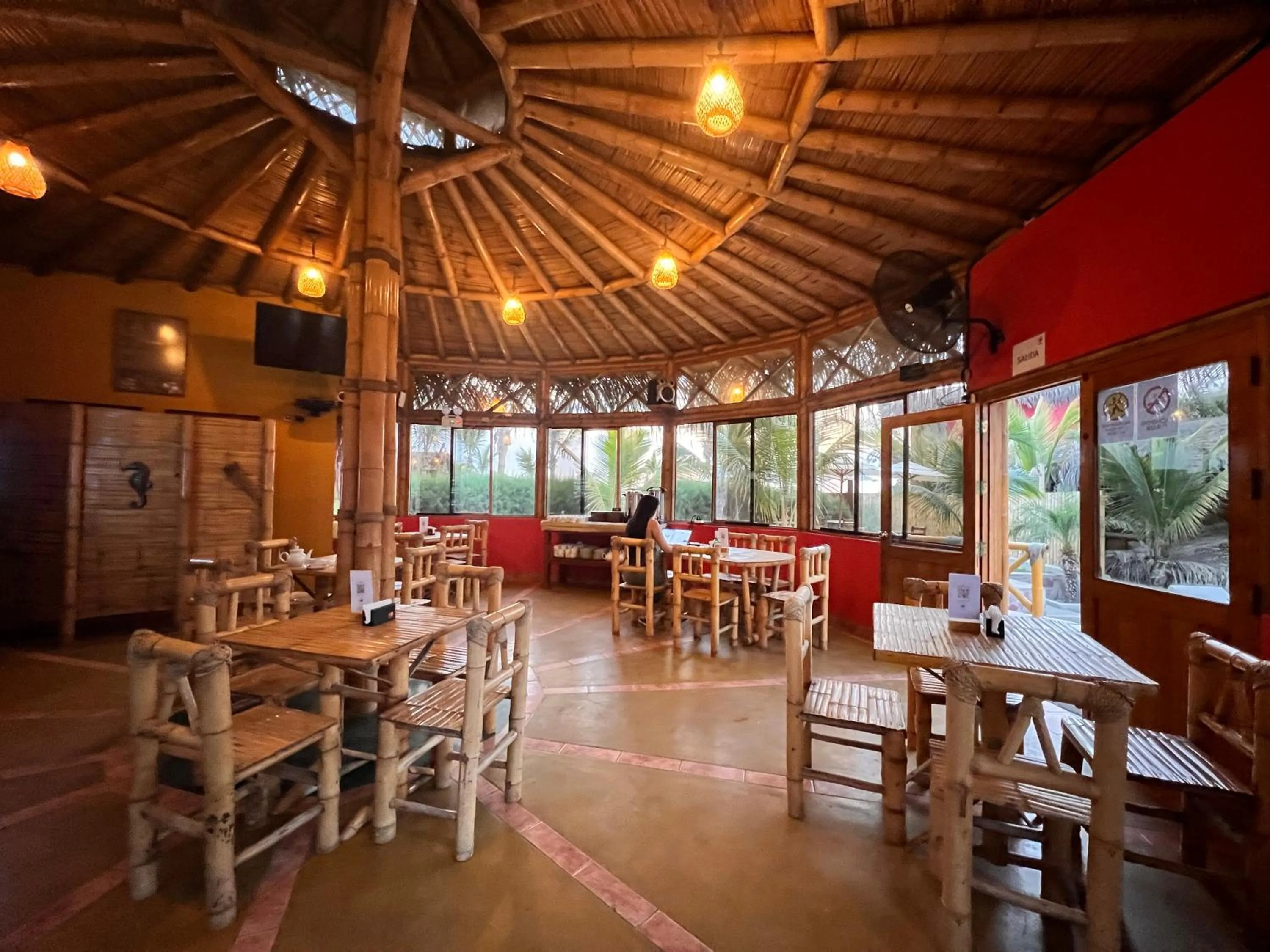 Restaurant/places to eat in El Mirador de Vichayito