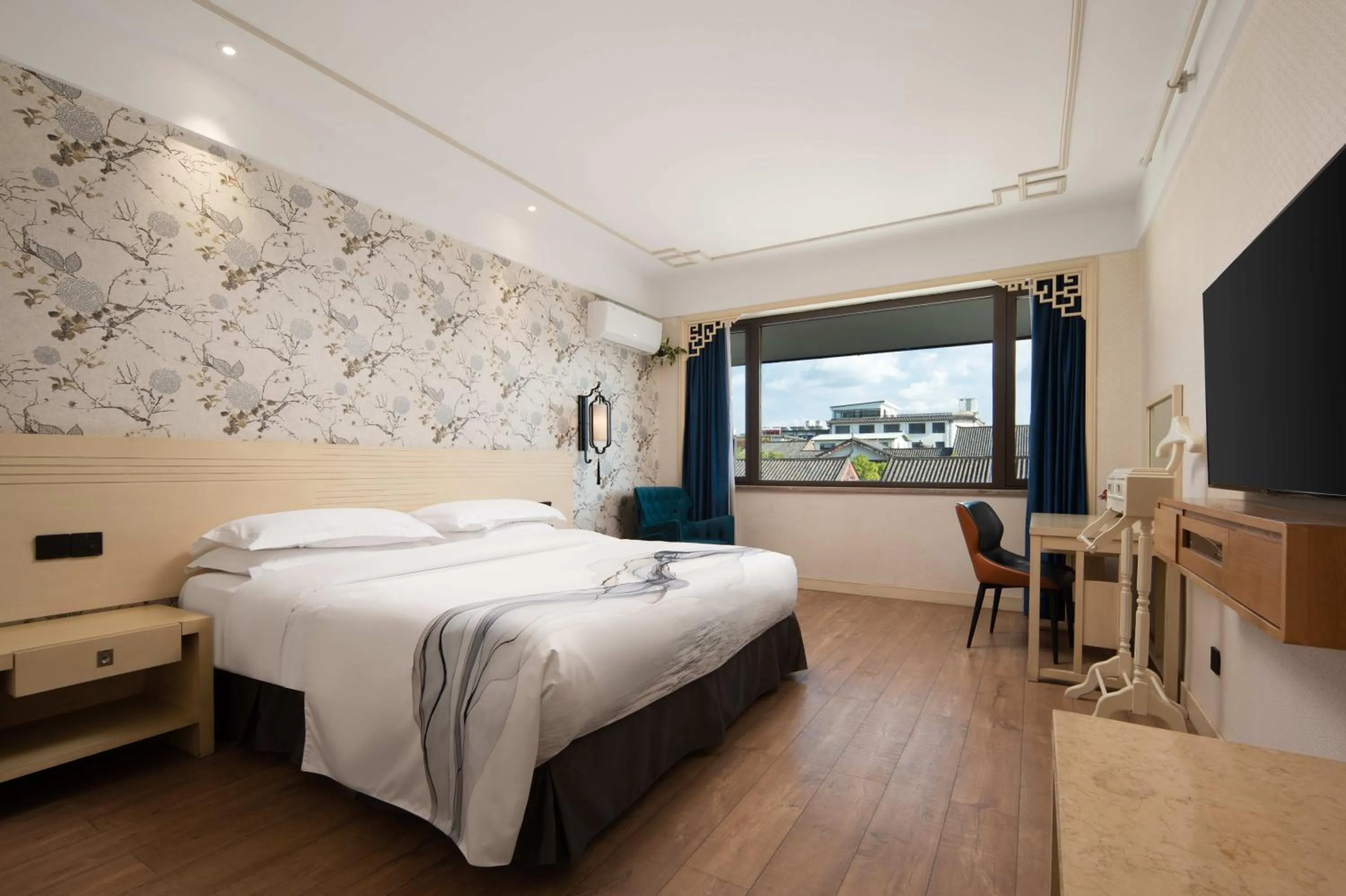 Photo of the whole room, Bed in Huama SSAW Hotel Lijiang