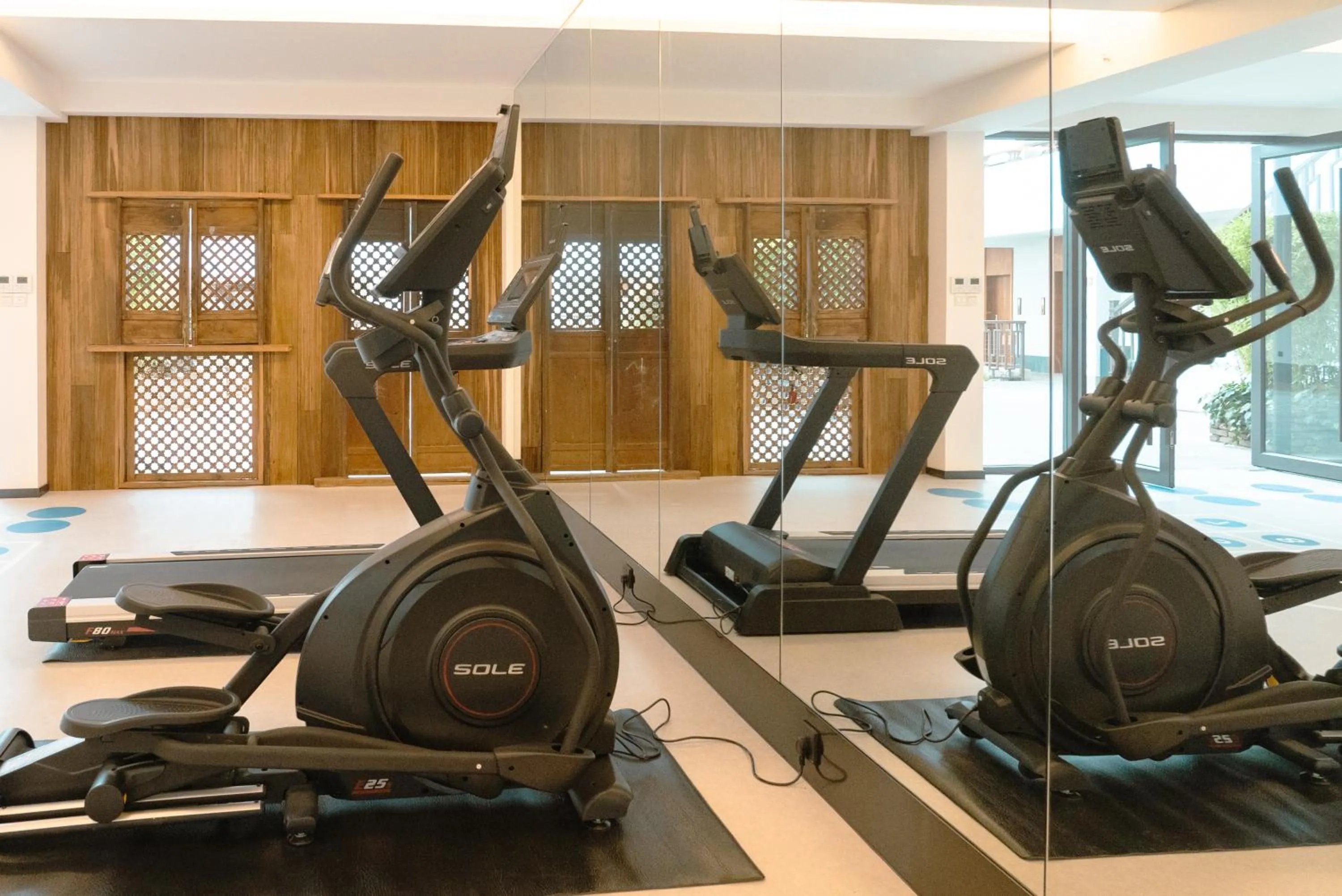 Fitness centre/facilities in SSAW Hotel in Lijiang Ancient Town-Offers special clothing fittings and photo sessions - Provides travel arrangements - Includes extra bed service