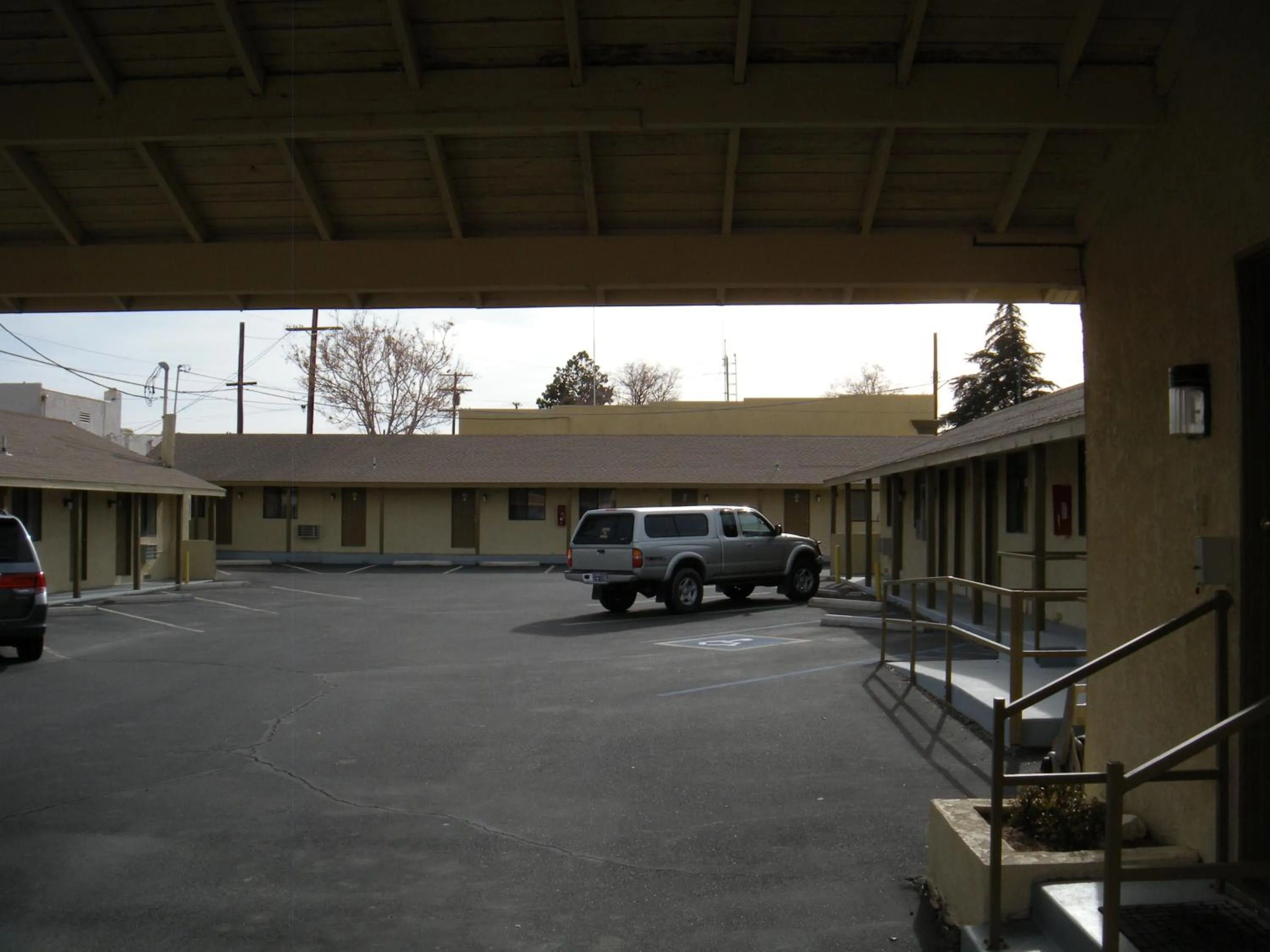 Facade/entrance in Lone Pine Budget Inn