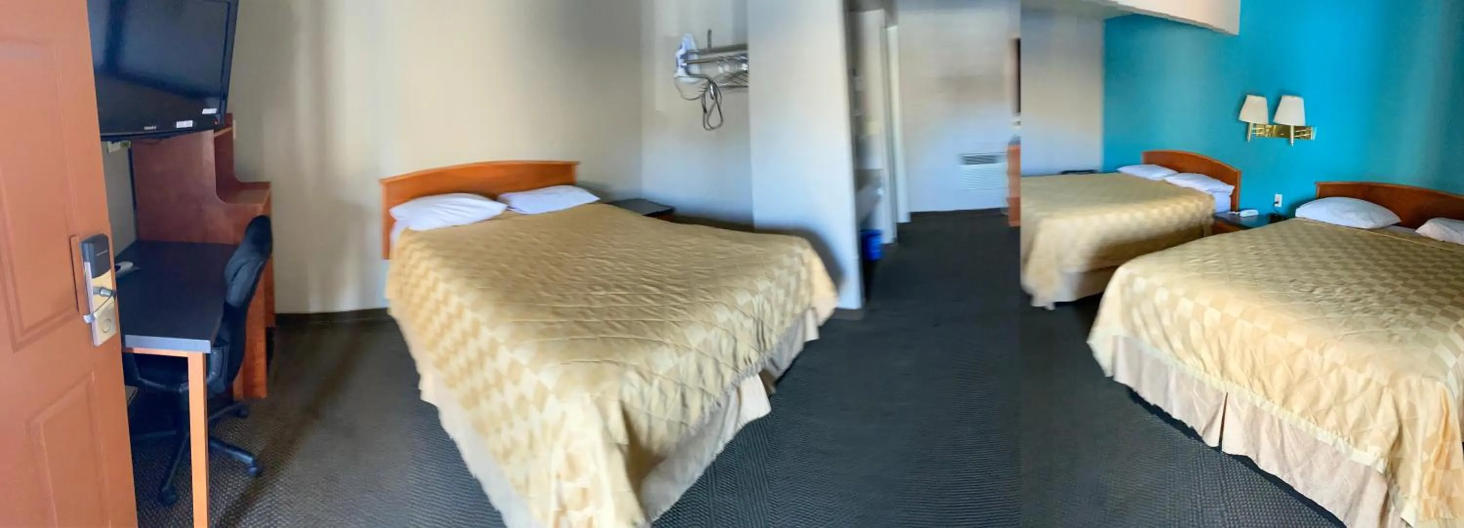 Bed in Lone Pine Budget Inn