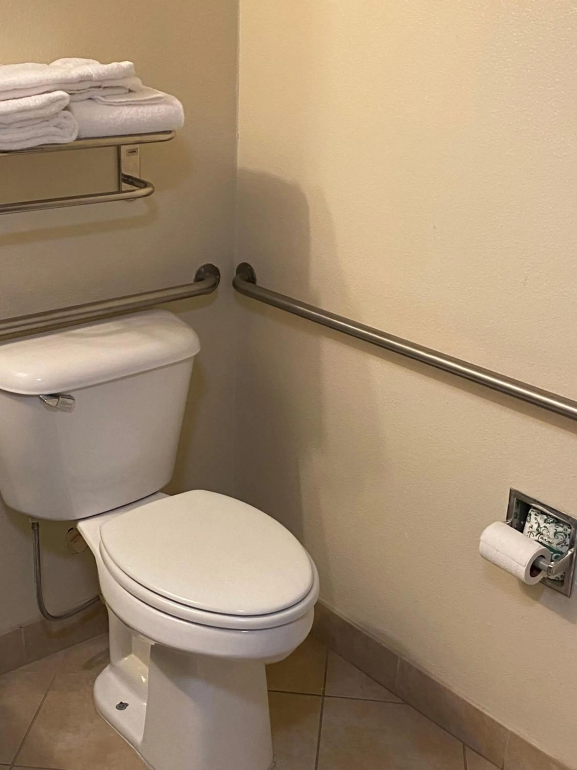 Bathroom in Lone Pine Budget Inn