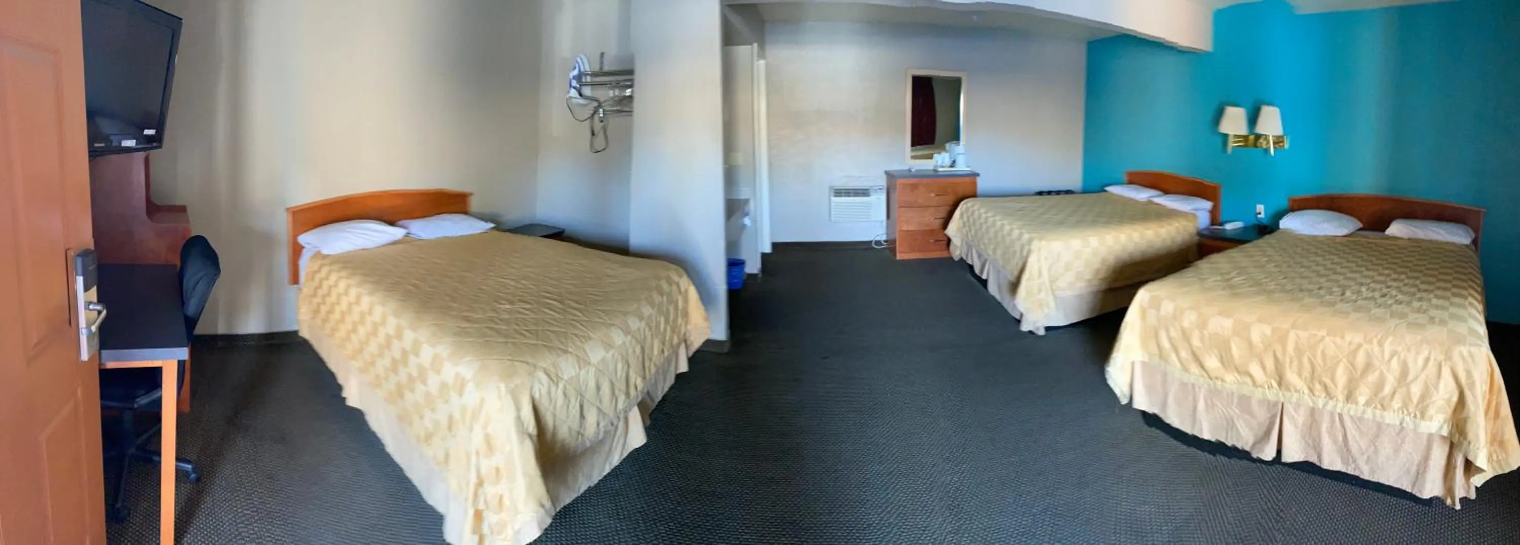 Bed in Lone Pine Budget Inn