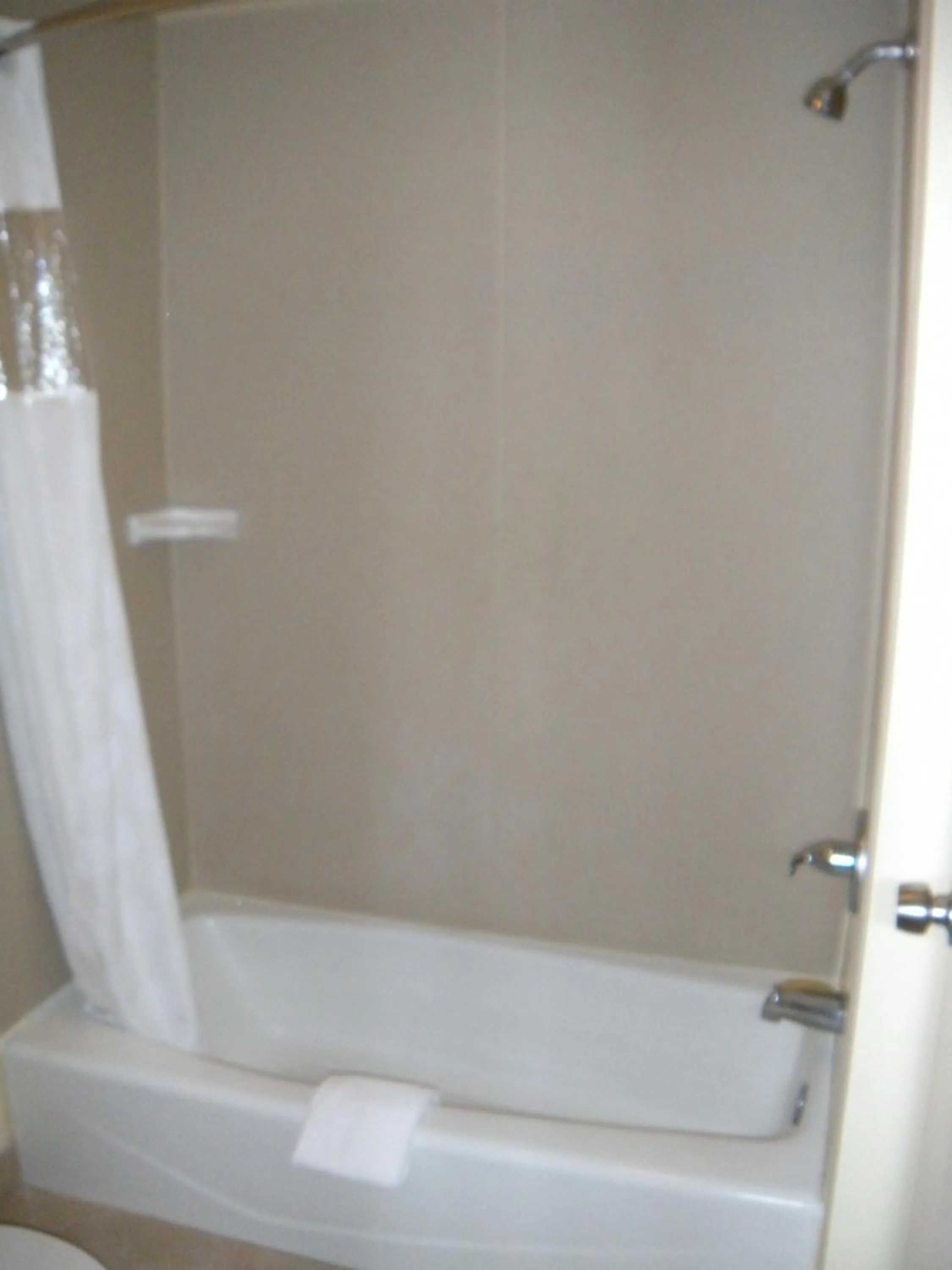 Bathroom in Lone Pine Budget Inn