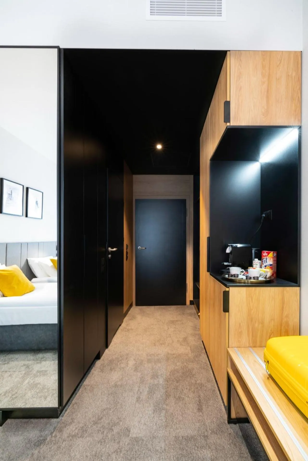 Kitchen or kitchenette, Bed in Hotel Sante