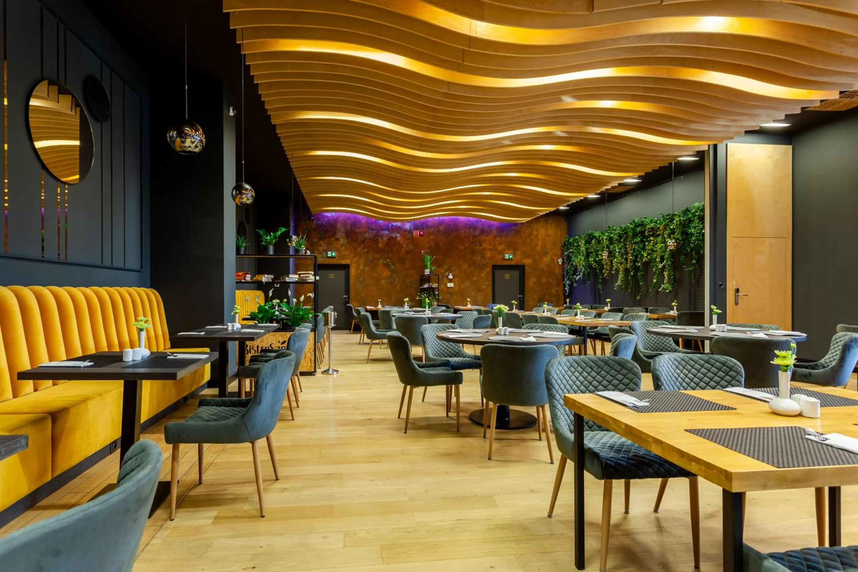 Restaurant/places to eat in Hotel Sante