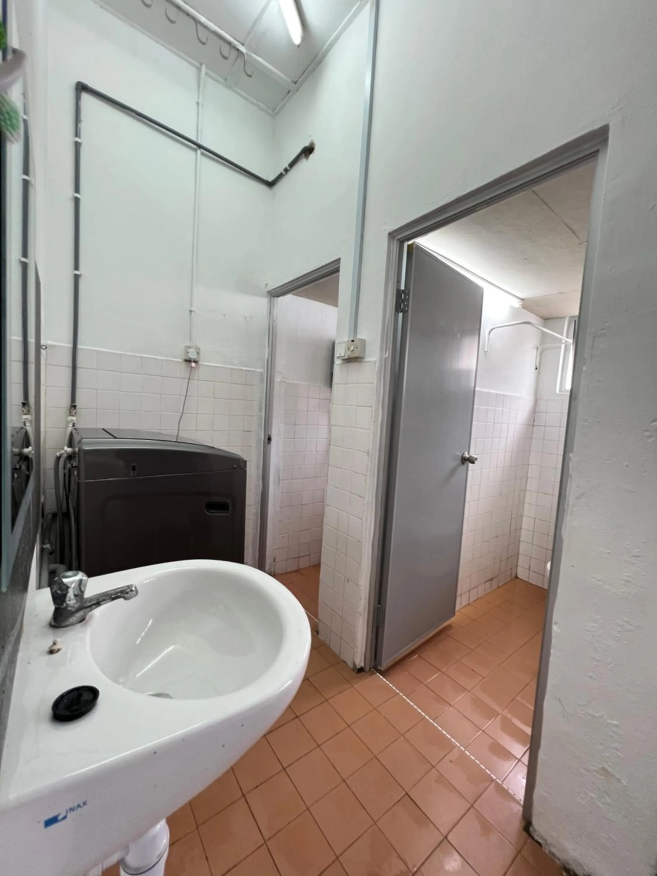 Shower in Jiaxin Dormitory - Puteri Wangsa 家馨旅舍