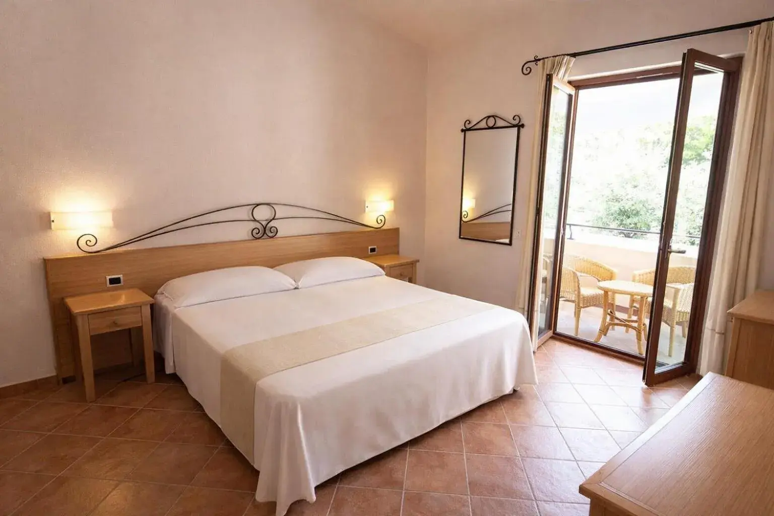 Superior Double or Twin Room with Sea View in Hotel Villa Gustui Maris Superior Double or Twin Room with Sea View in Hotel Villa Gustui Maris