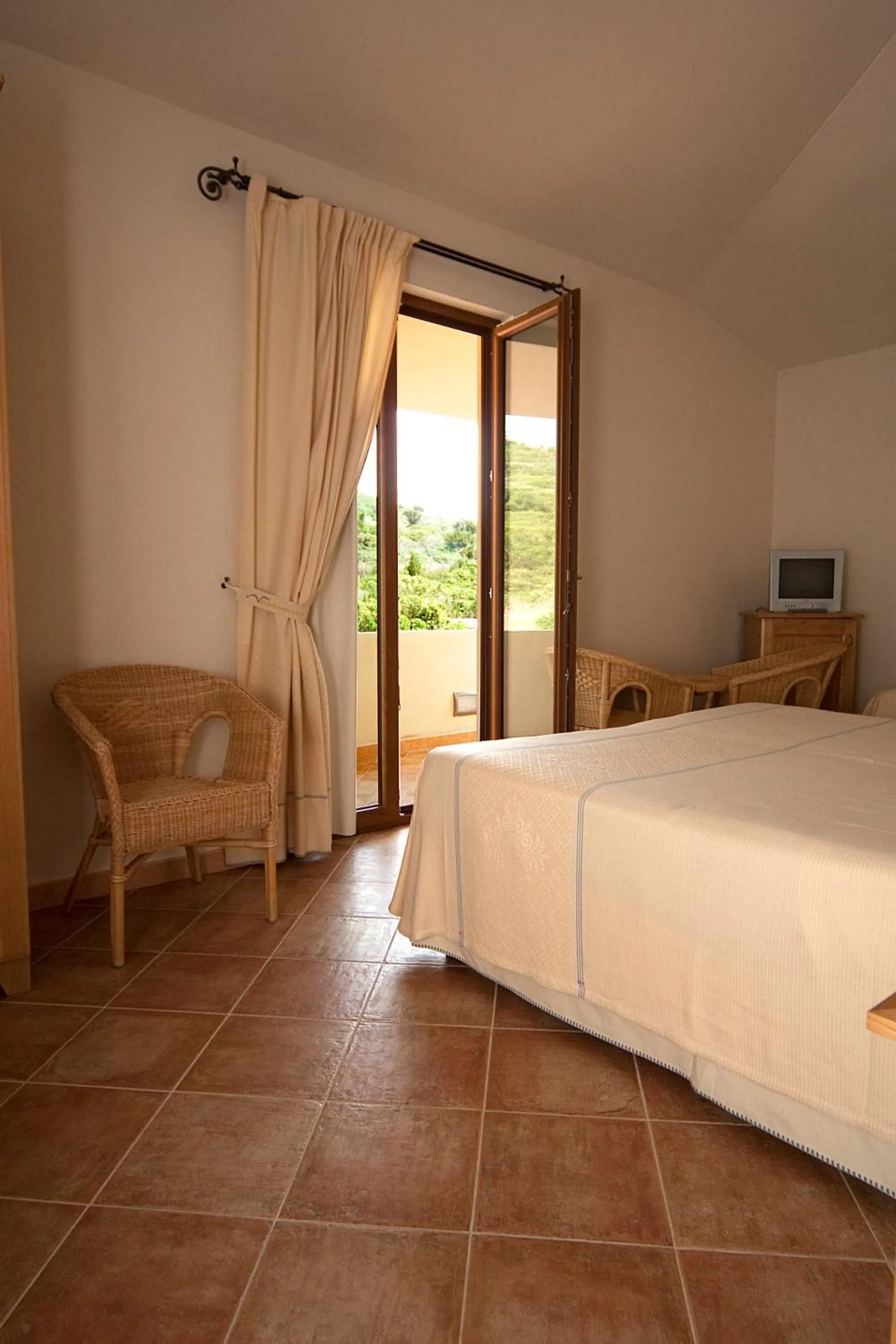 Photo of the whole room in Hotel Villa Gustui Maris