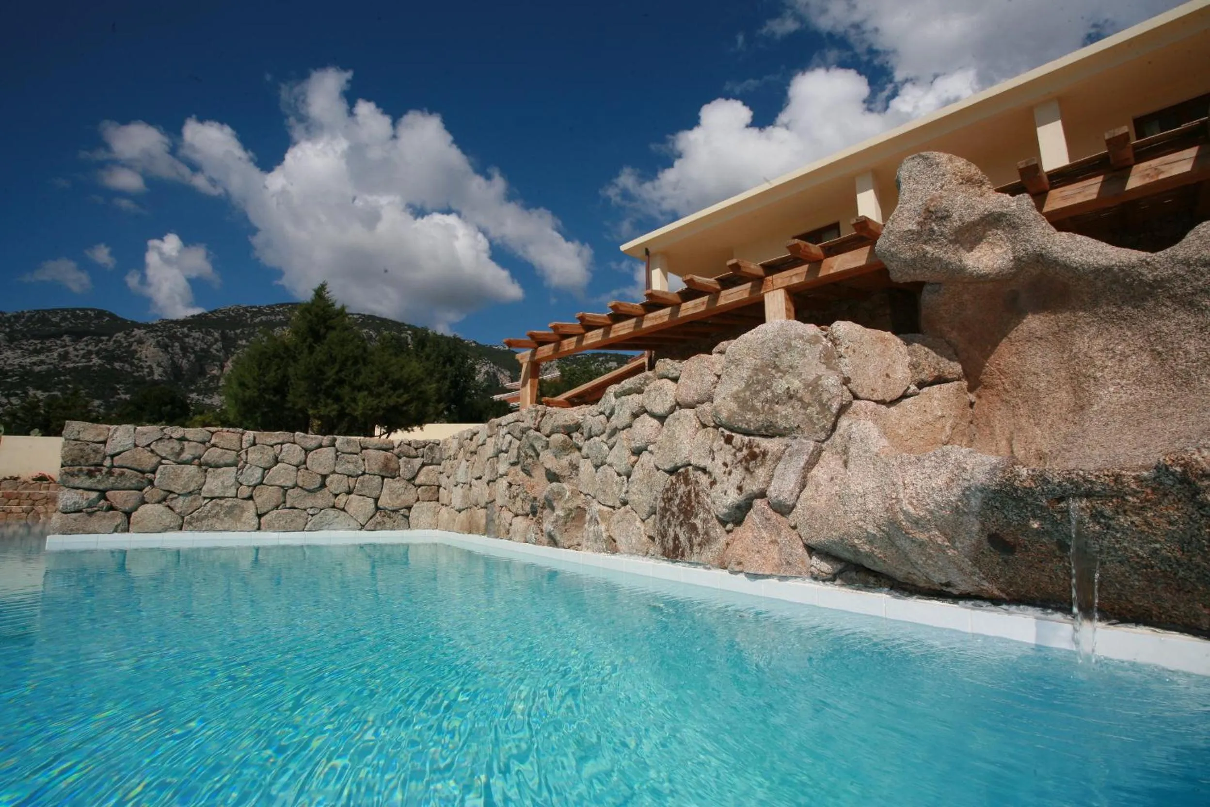Swimming pool in Hotel Villa Gustui Maris