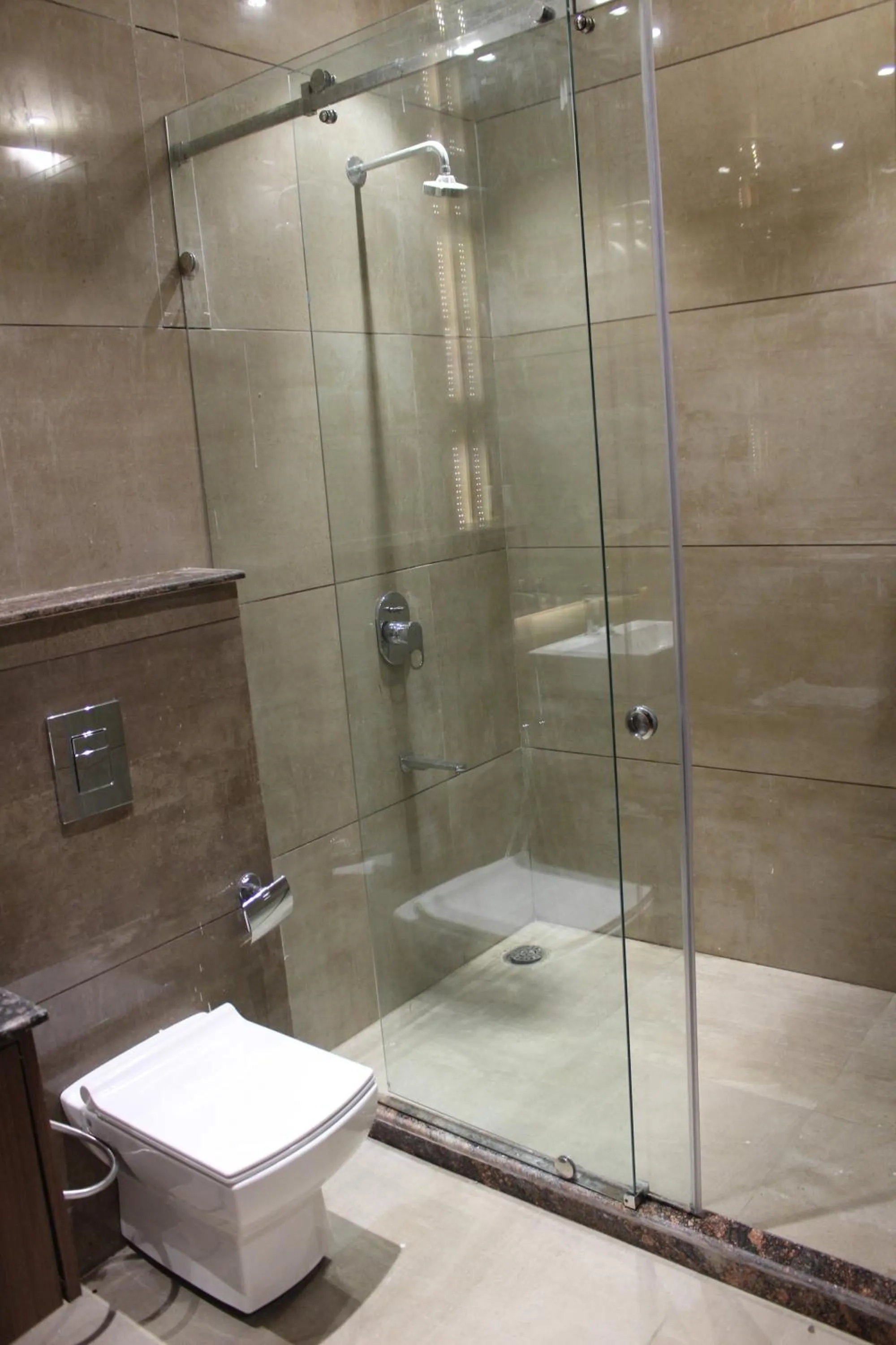 Bathroom in Mastiff Hotel, Dalhousie