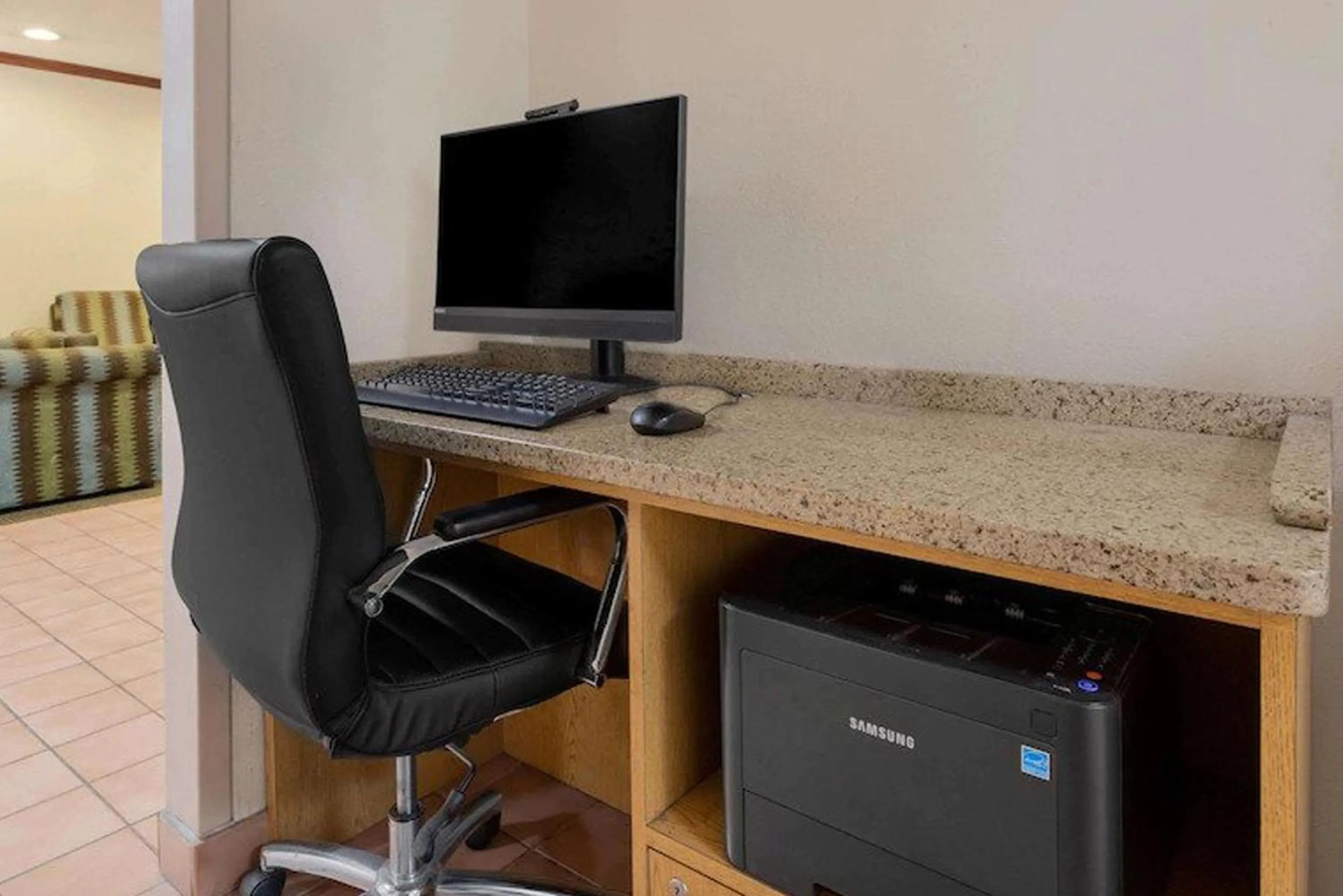 TV and multimedia, TV/Entertainment Center in Norwood Inn & Suites Indianapolis East Post Drive